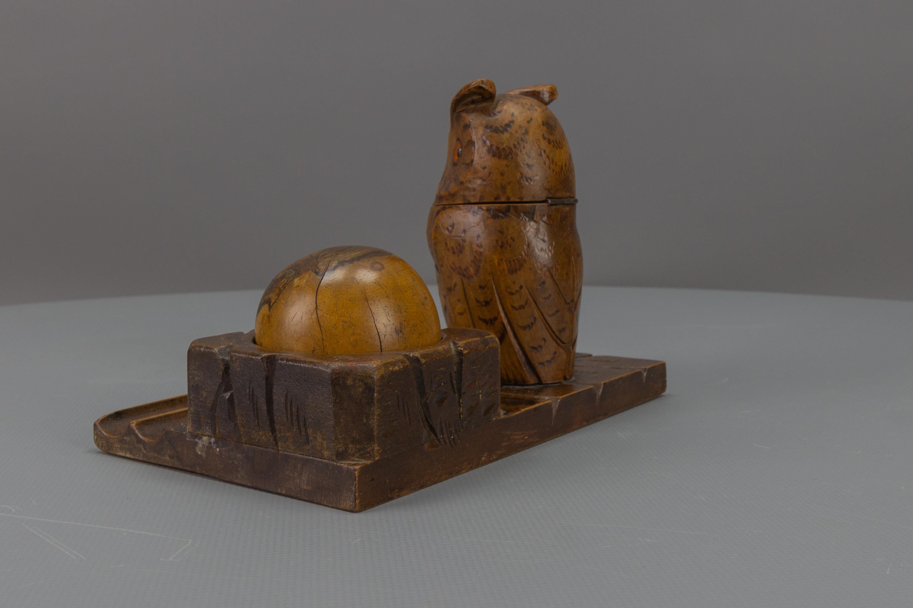 Early 20th Century Hand-Carved Wooden Inkwell or Pen Stand with Owl Figure, 1920s For Sale