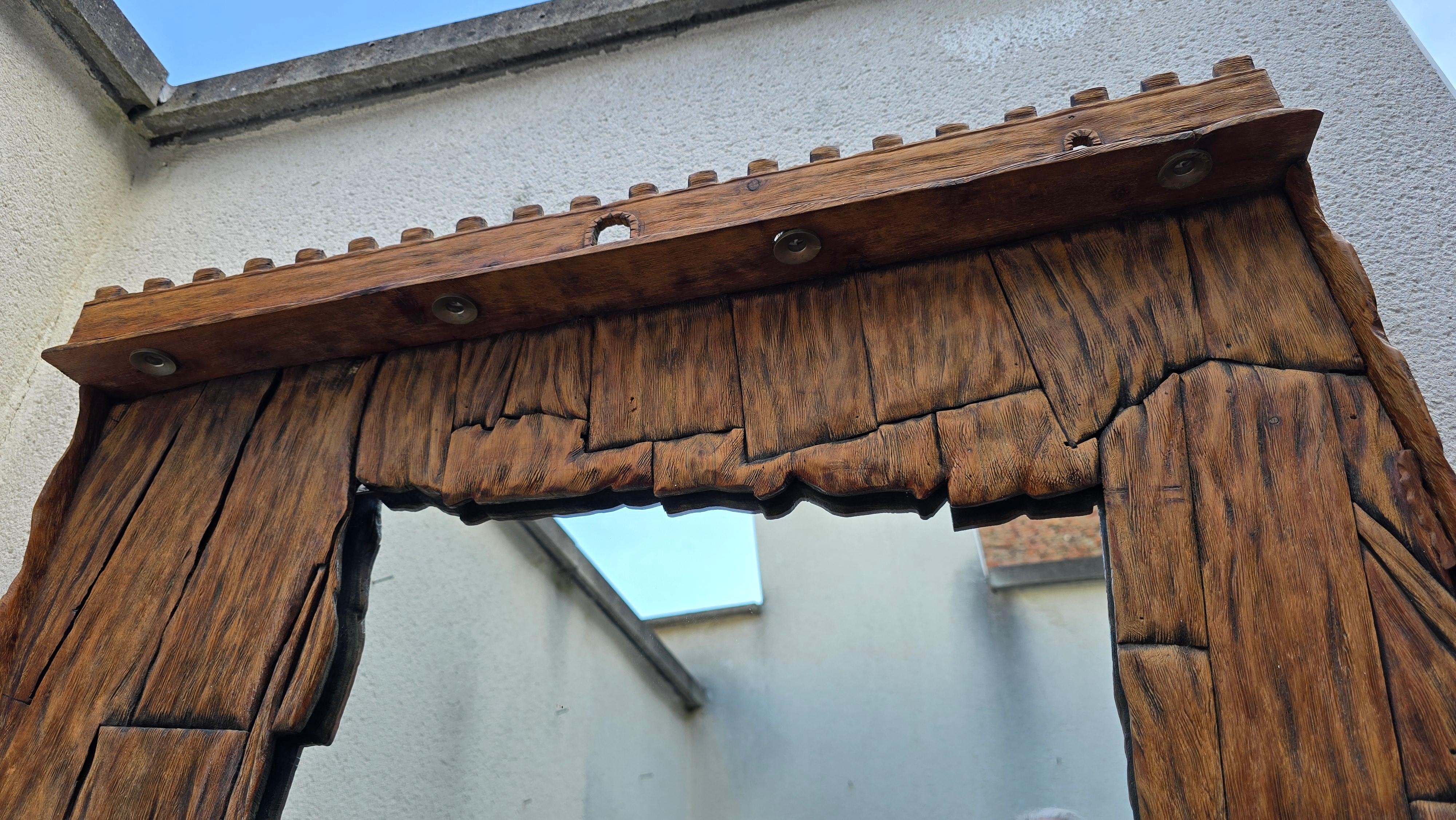 Specchio in legno intagliato a mano con motivi dell'oceano in vendita 2