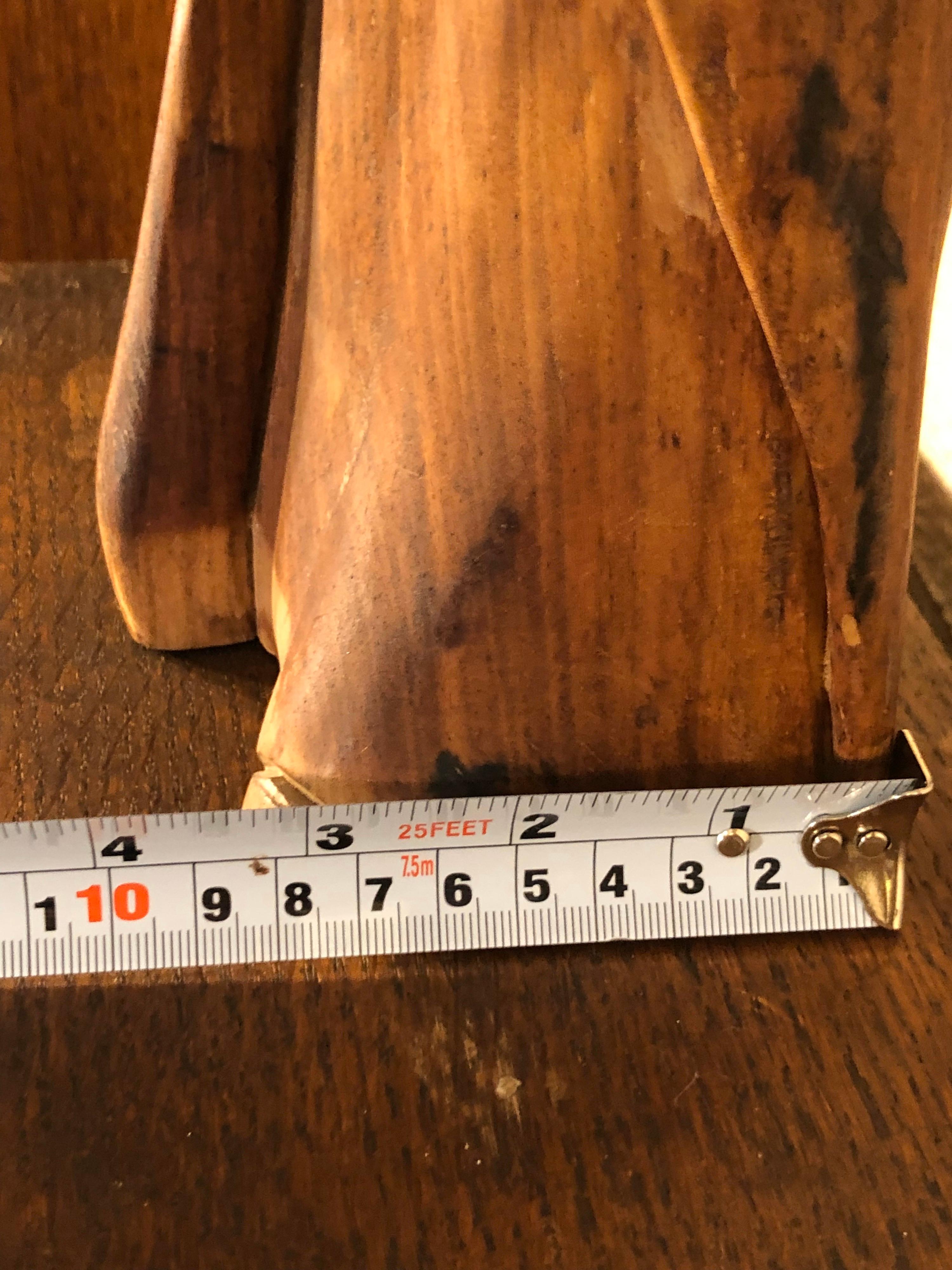 Statua di Madre e Bambino in legno intagliata a mano in vendita 9