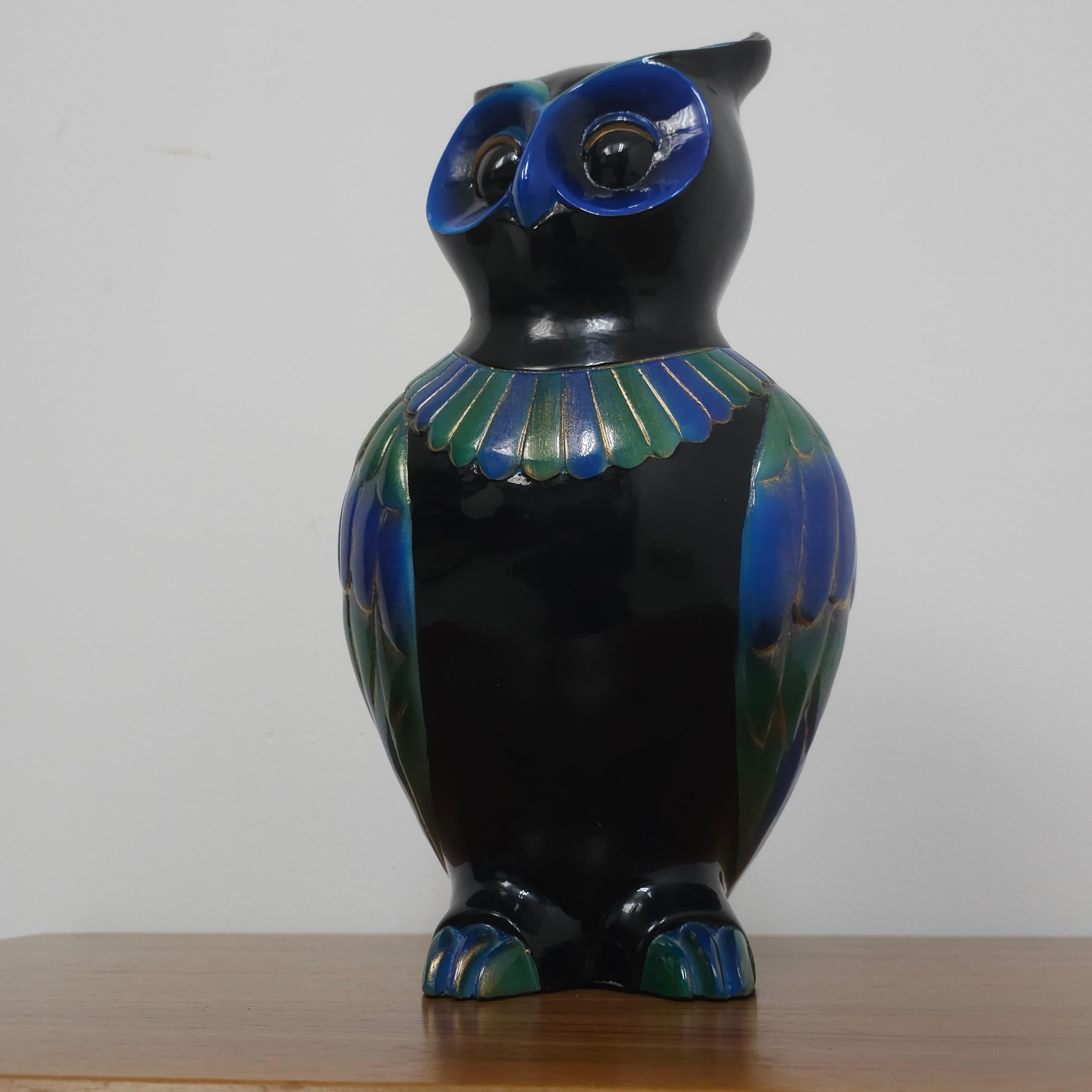 Hand carved wooden owl statue For Sale 1