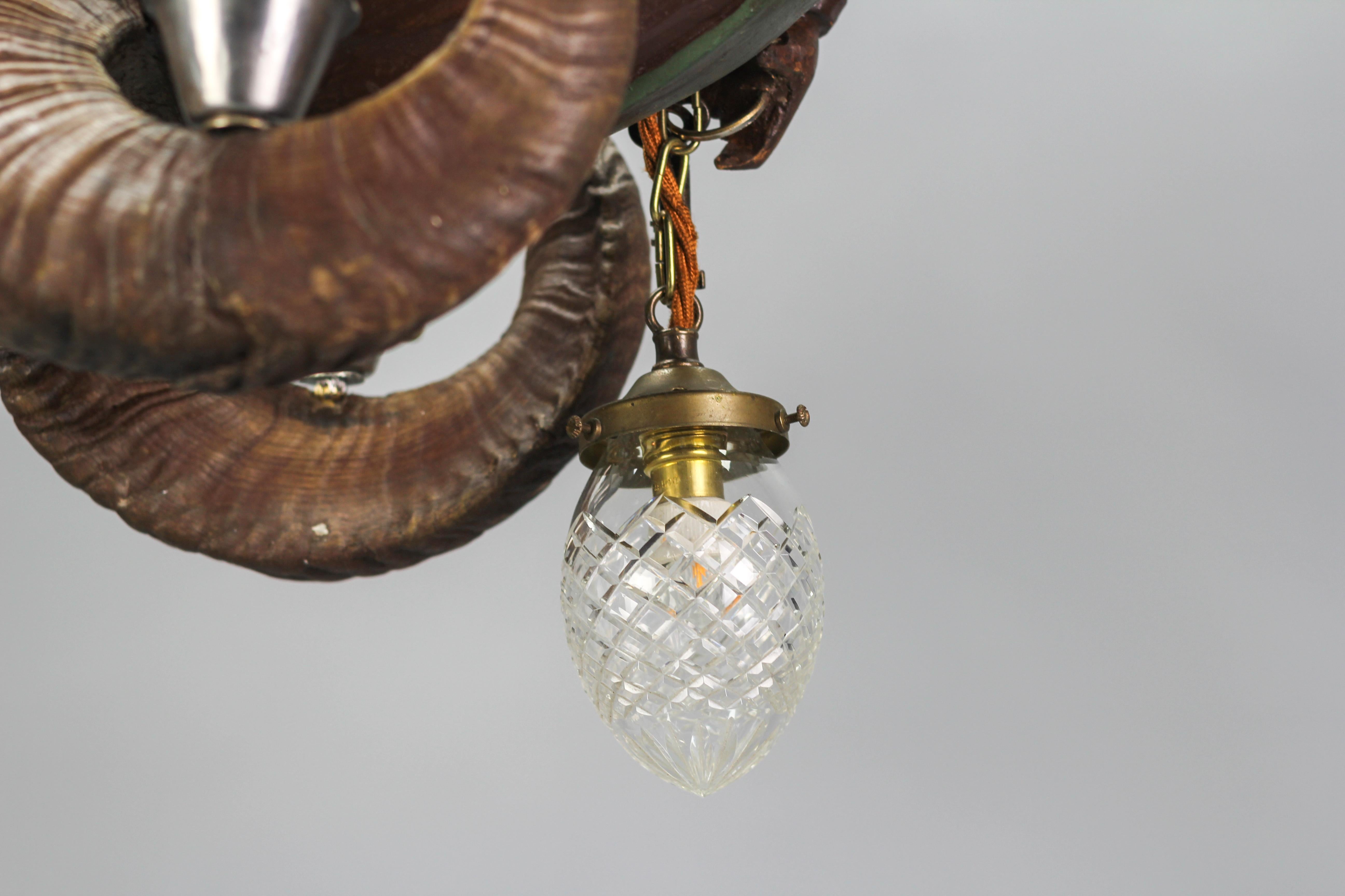 Hand-Carved Wooden Pendant Light Lustermandl with Cellar Master Figure, ca. 1920 5