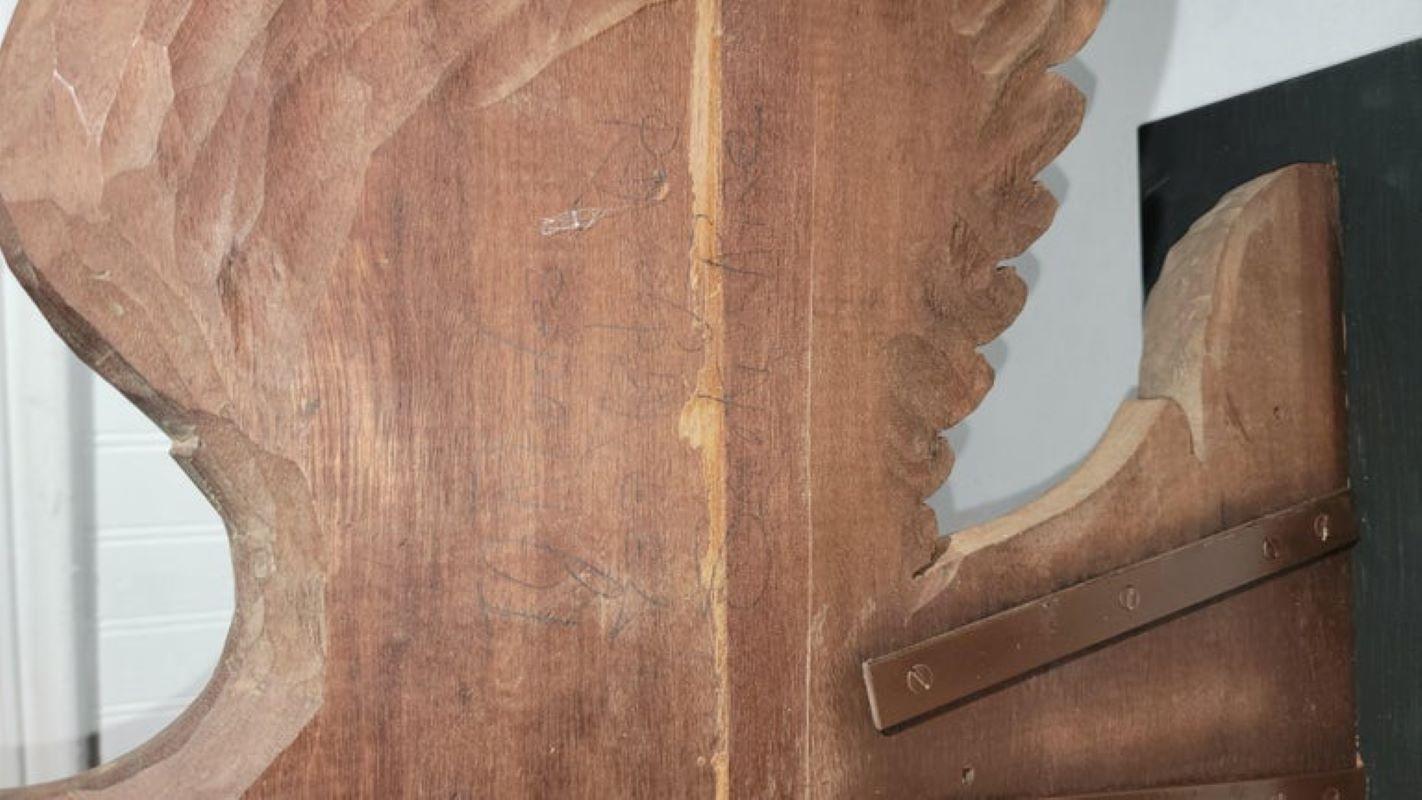 Placa de madera tallada a mano Águila sobre base de madera personalizada en venta 3