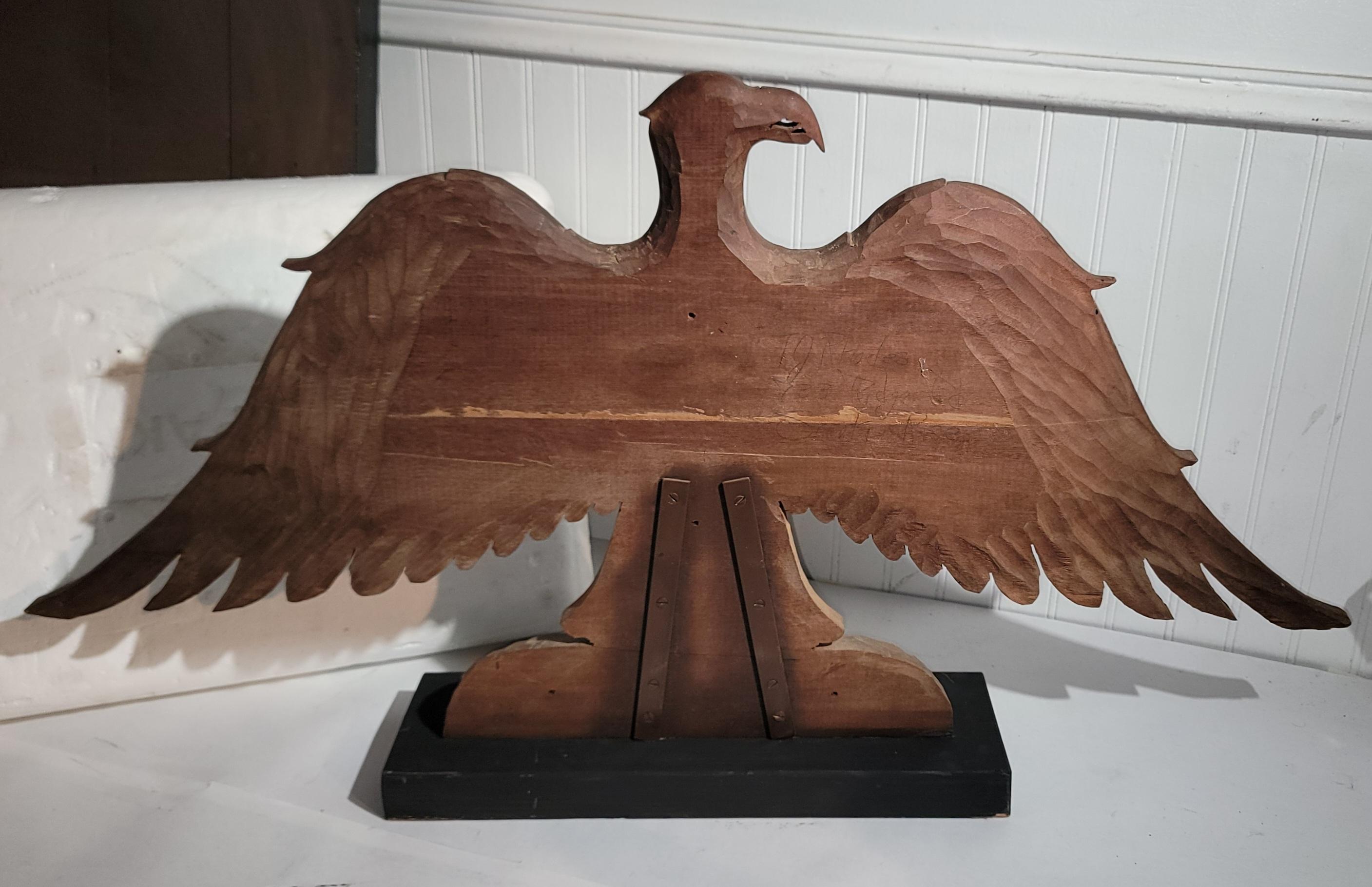 Placa de madera tallada a mano Águila sobre base de madera personalizada Adirondack en venta