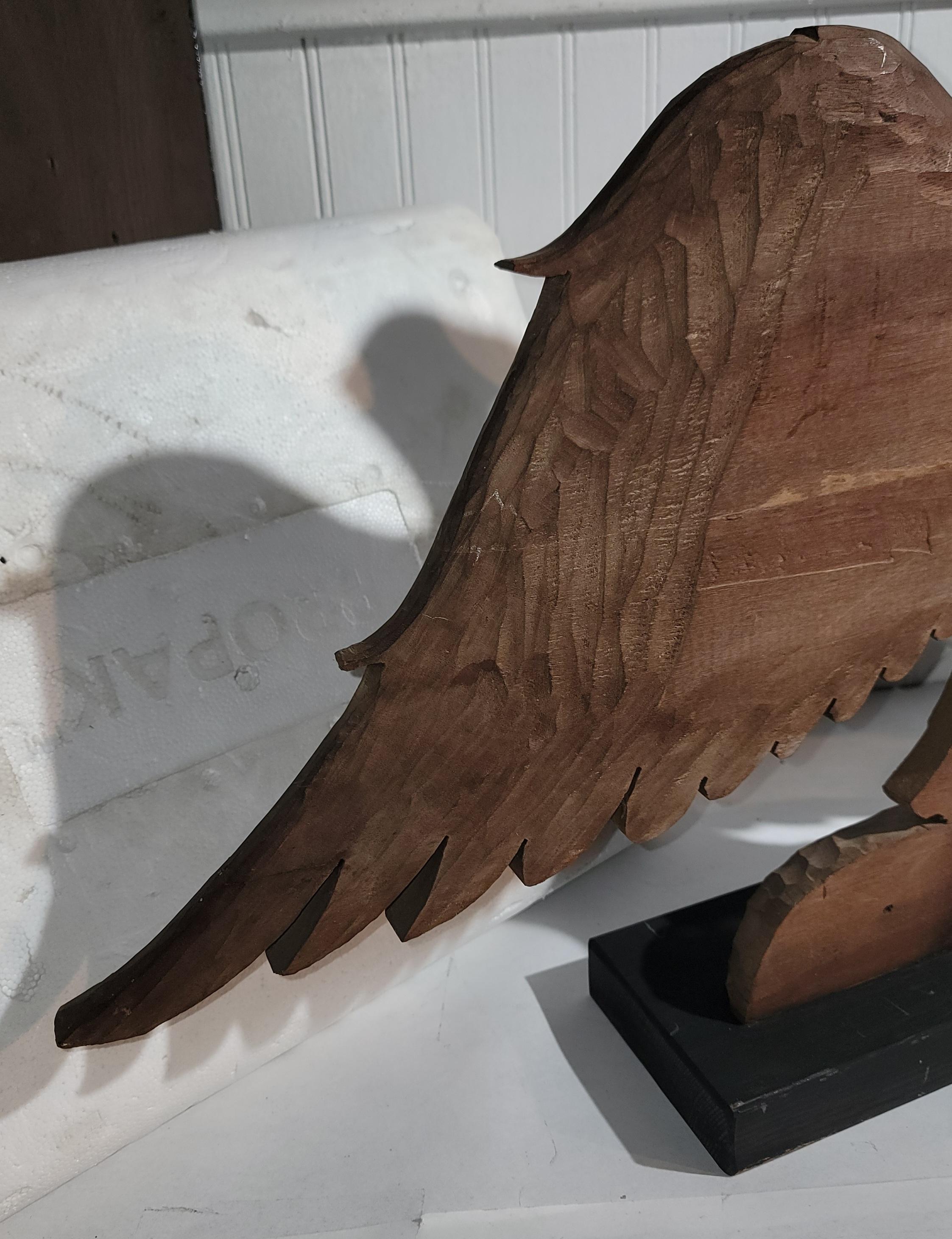 Placa de madera tallada a mano Águila sobre base de madera personalizada Estadounidense en venta