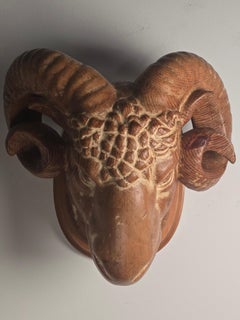 Handgeschnitzter hölzerner Widderkopf Wandhalter von Sarreid, Spanien, 1970er Jahre