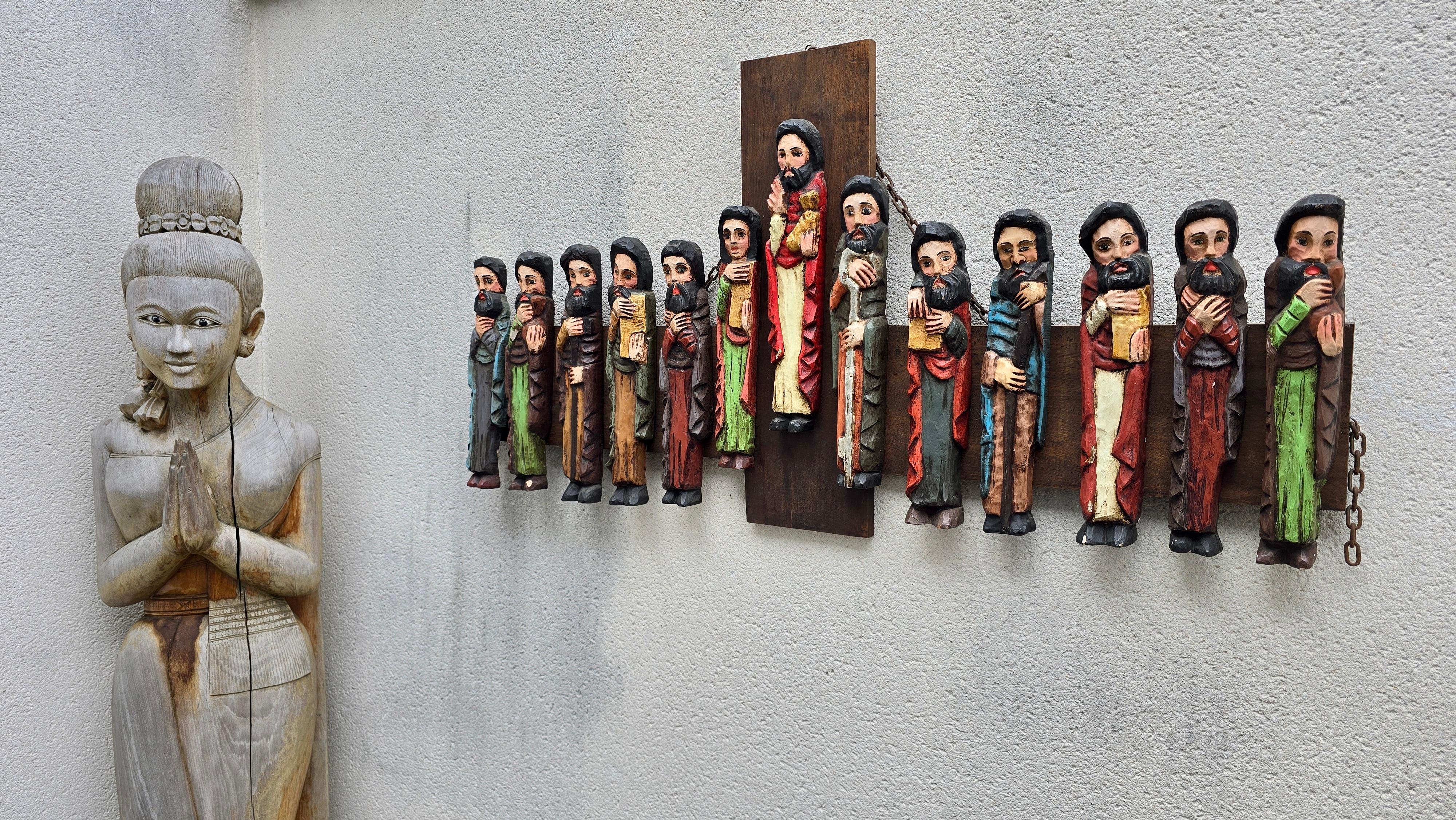 Relief en bois sculpté à la main Cène en vente 4