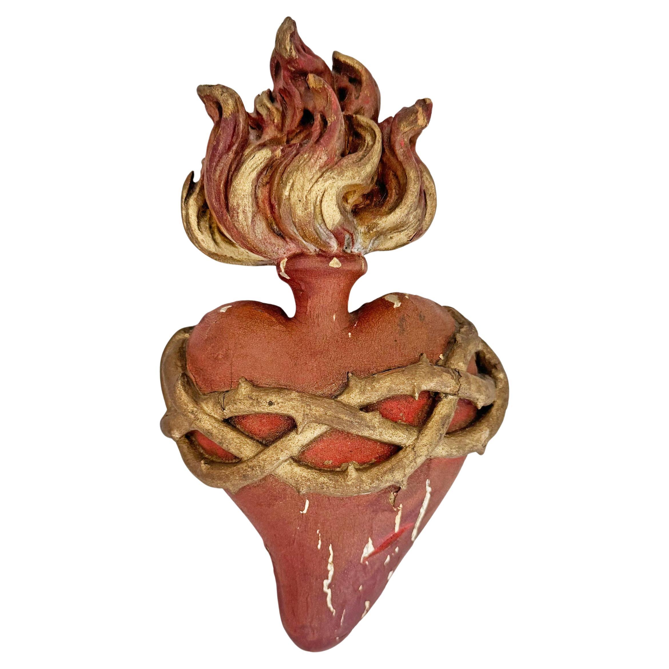 Handgeschnitztes heiliges Holzherz aus Holz mit rotem und vergoldetem Übergossenem Gesso 1889 im Angebot