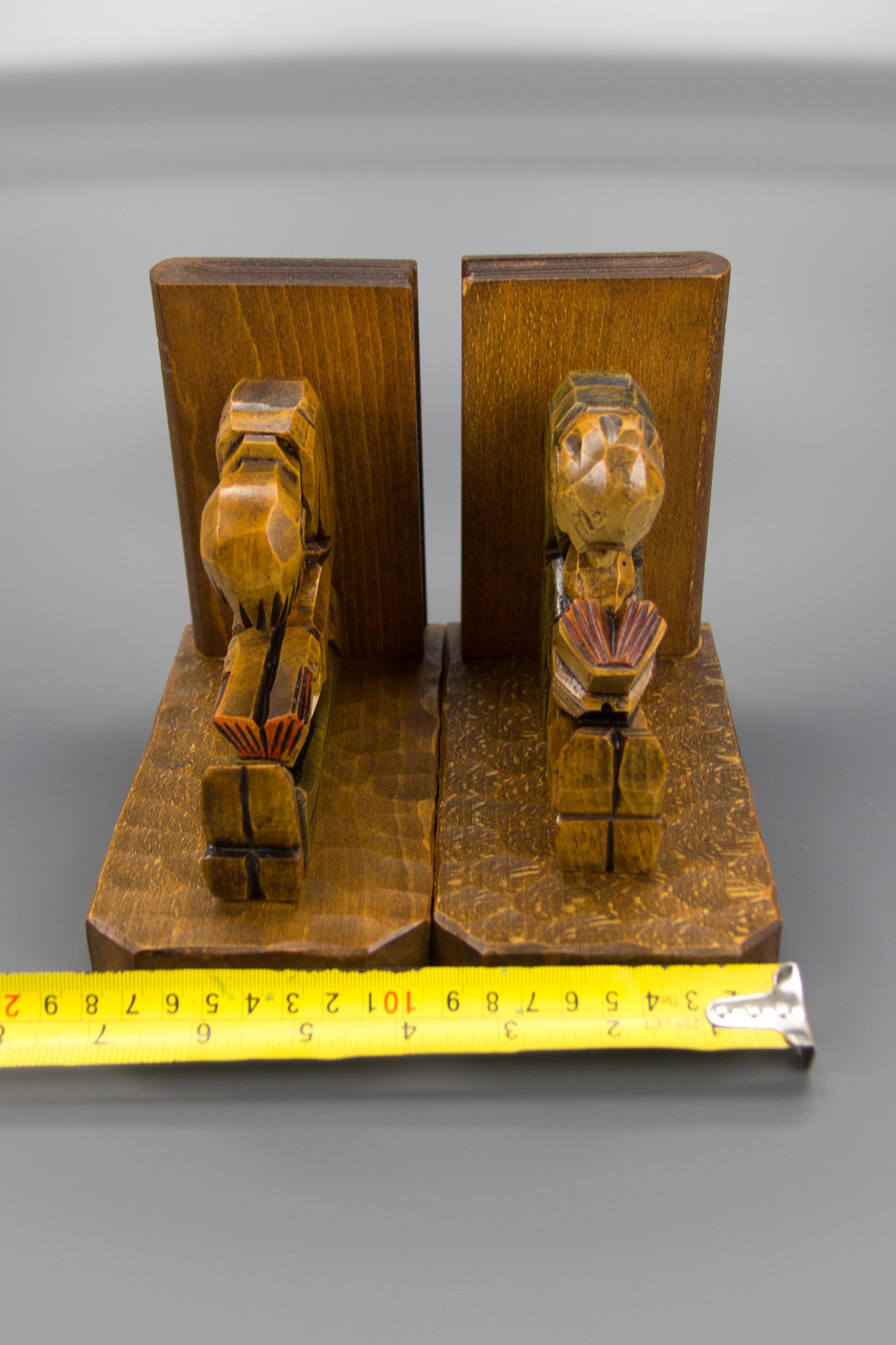 Hand Carved Wooden Sculpture Bookends Two Reading Men For Sale 6