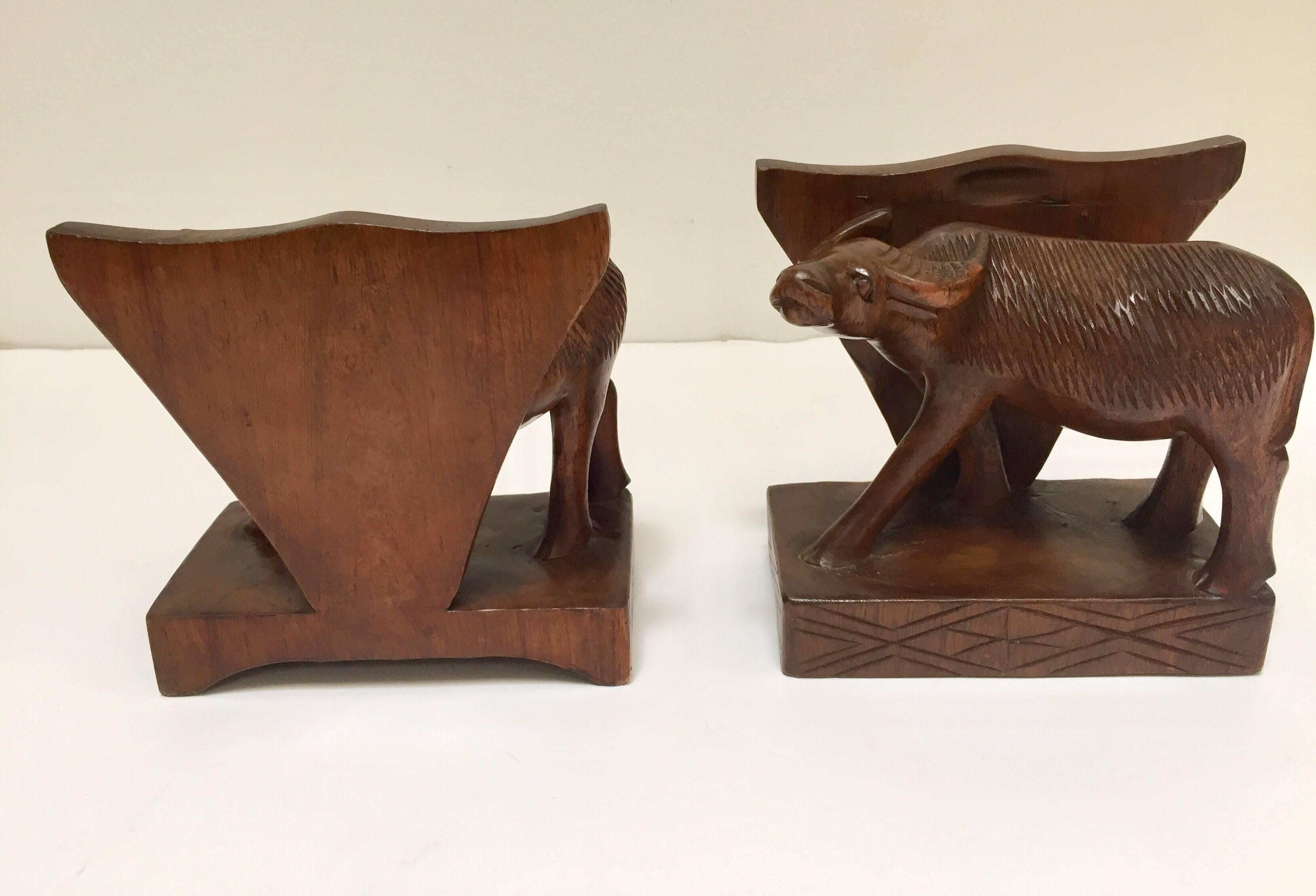 Hand-Carved Wooden Sculpture of African Buffalo Bookends In Good Condition In North Hollywood, CA