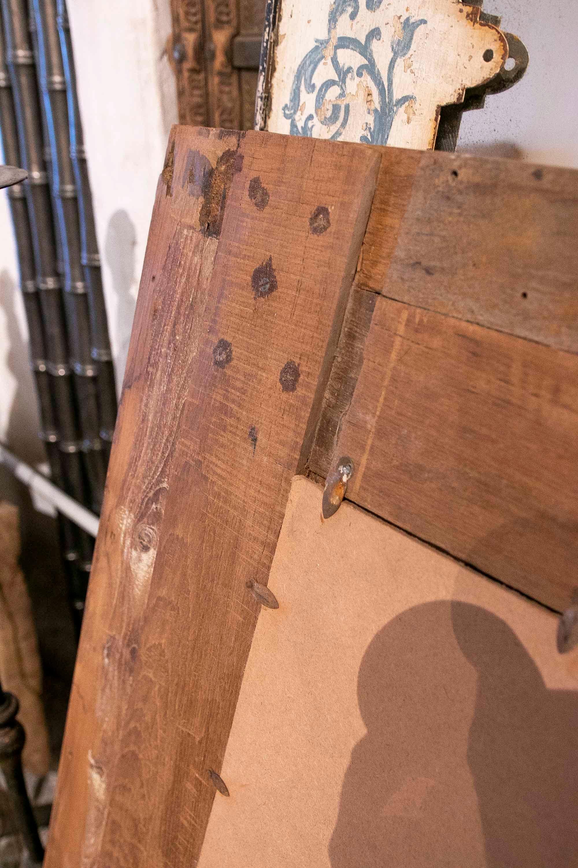 Handgeschnitzter quadratischer Wandspiegel aus Holz im Angebot 12