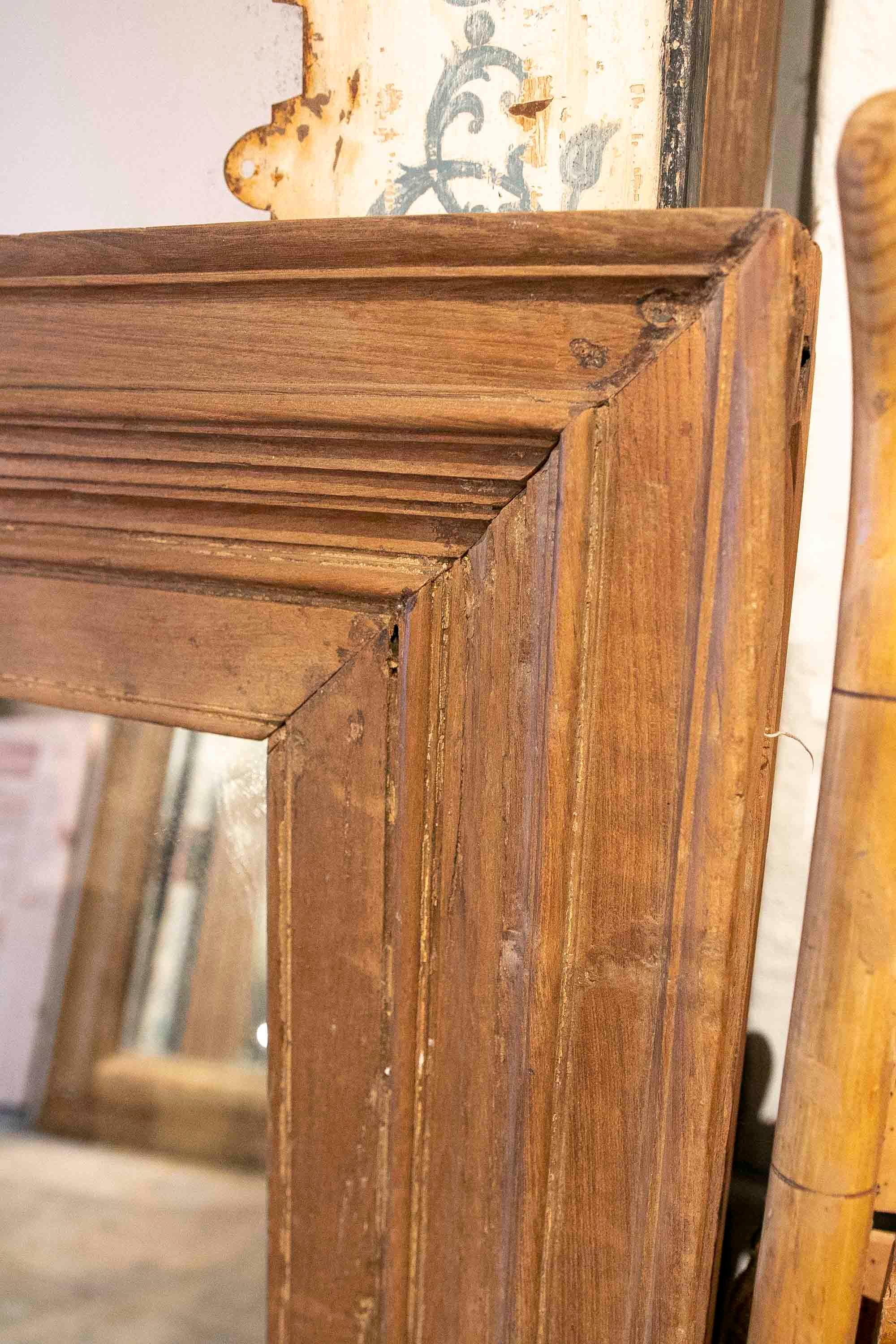 Hand-Carved Wooden Square Wall Mirror In Good Condition For Sale In Marbella, ES