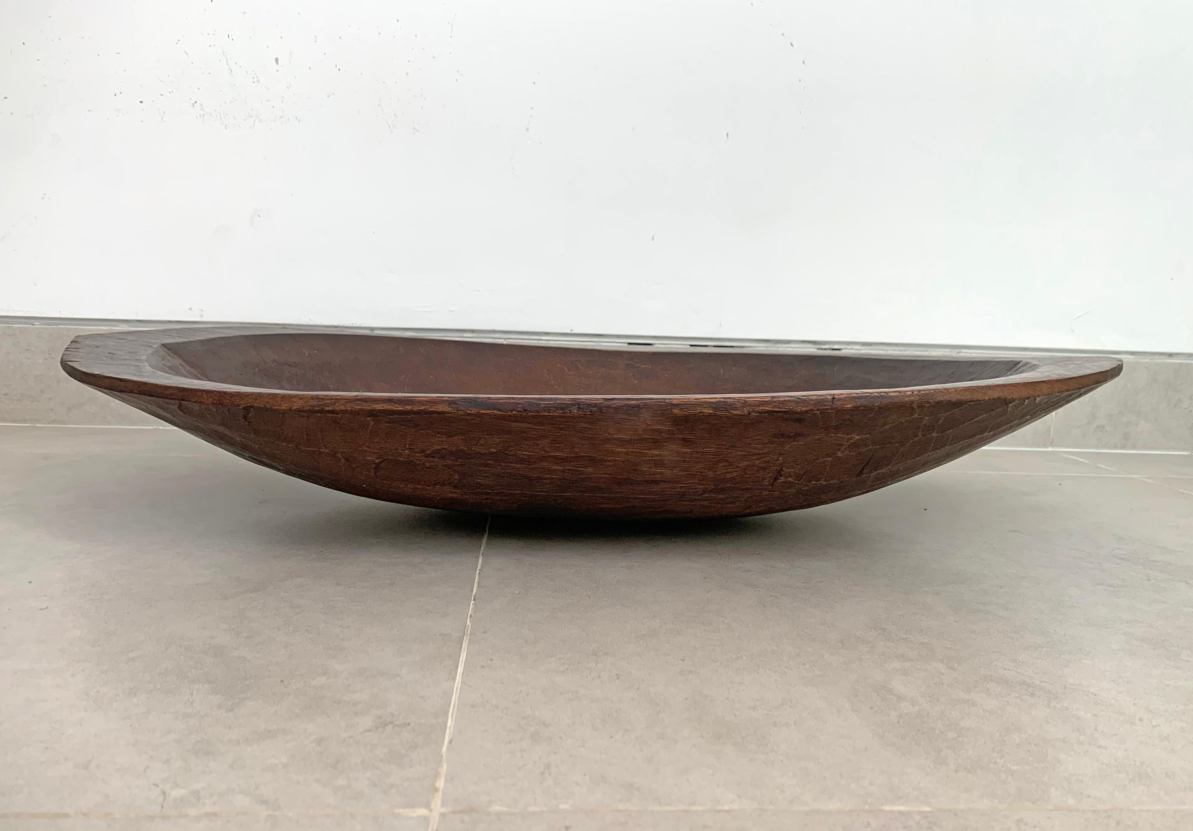 Hand-Carved Wooden Tray / Bowl Mentawai Tribe of Indonesia, Mid-20th Century In Good Condition For Sale In Jimbaran, Bali