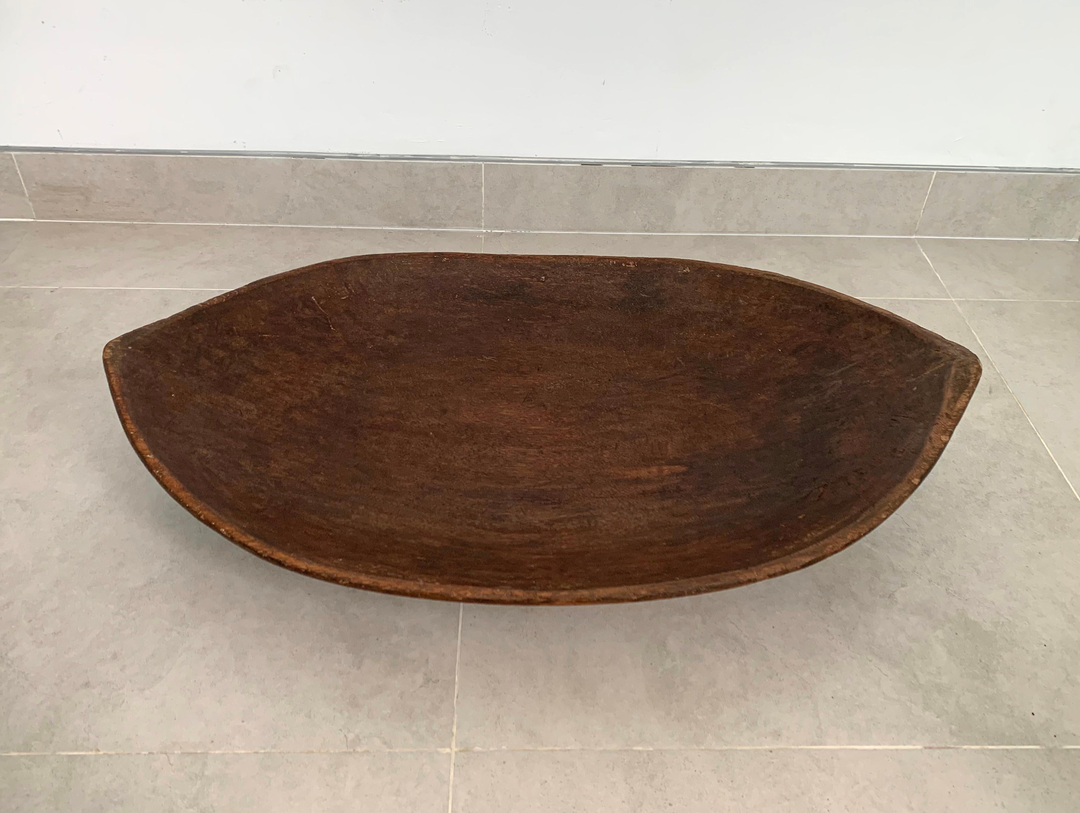 Indonesian Hand-Carved Wooden Tray / Bowl Mentawai Tribe of Indonesia, Mid-20th Century 