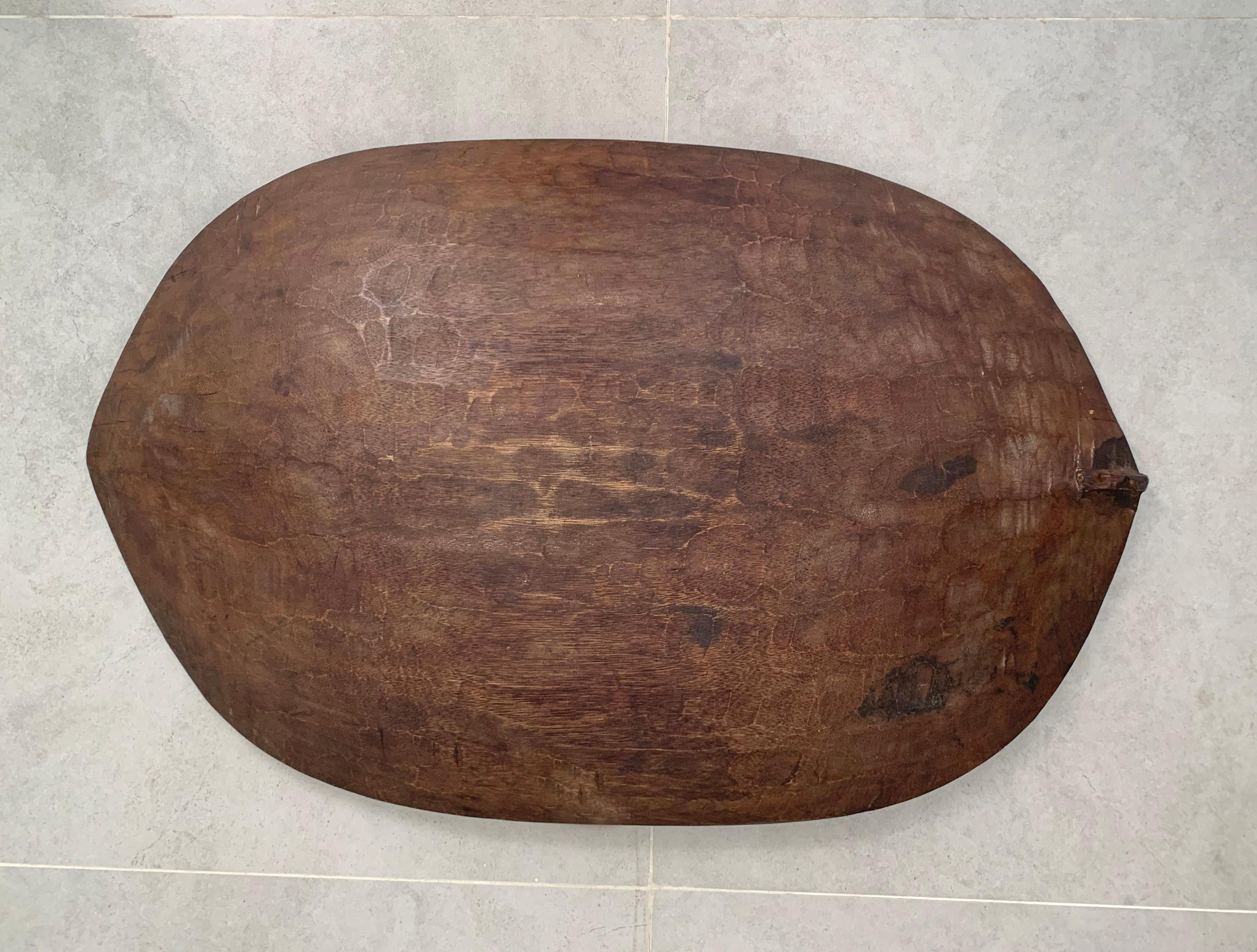 Hand-Carved Wooden Tray / Bowl Mentawai Tribe of Indonesia, Mid-20th Century For Sale 2