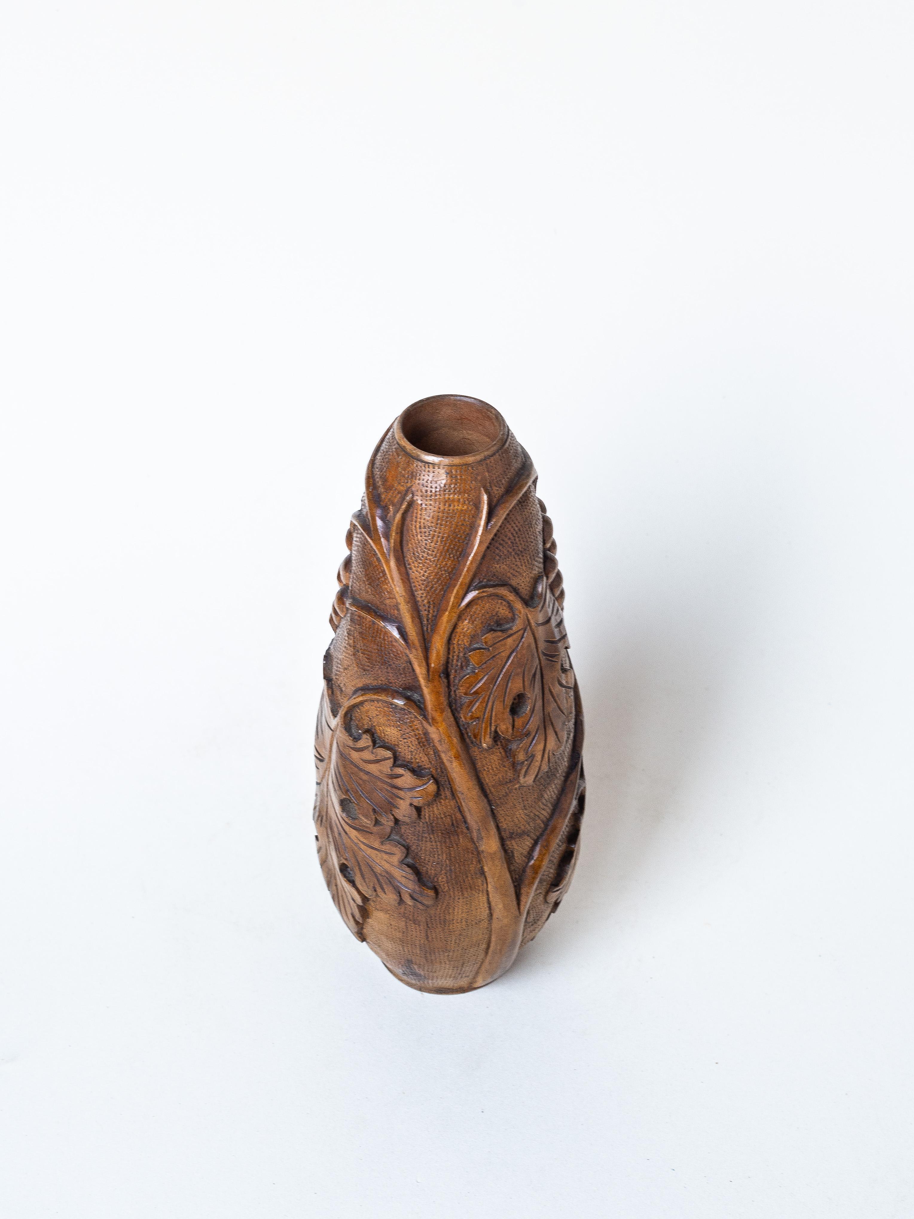 Hand-Carved Wooden Vase, Grapes and Leaves pattern, France 1960s For Sale 4