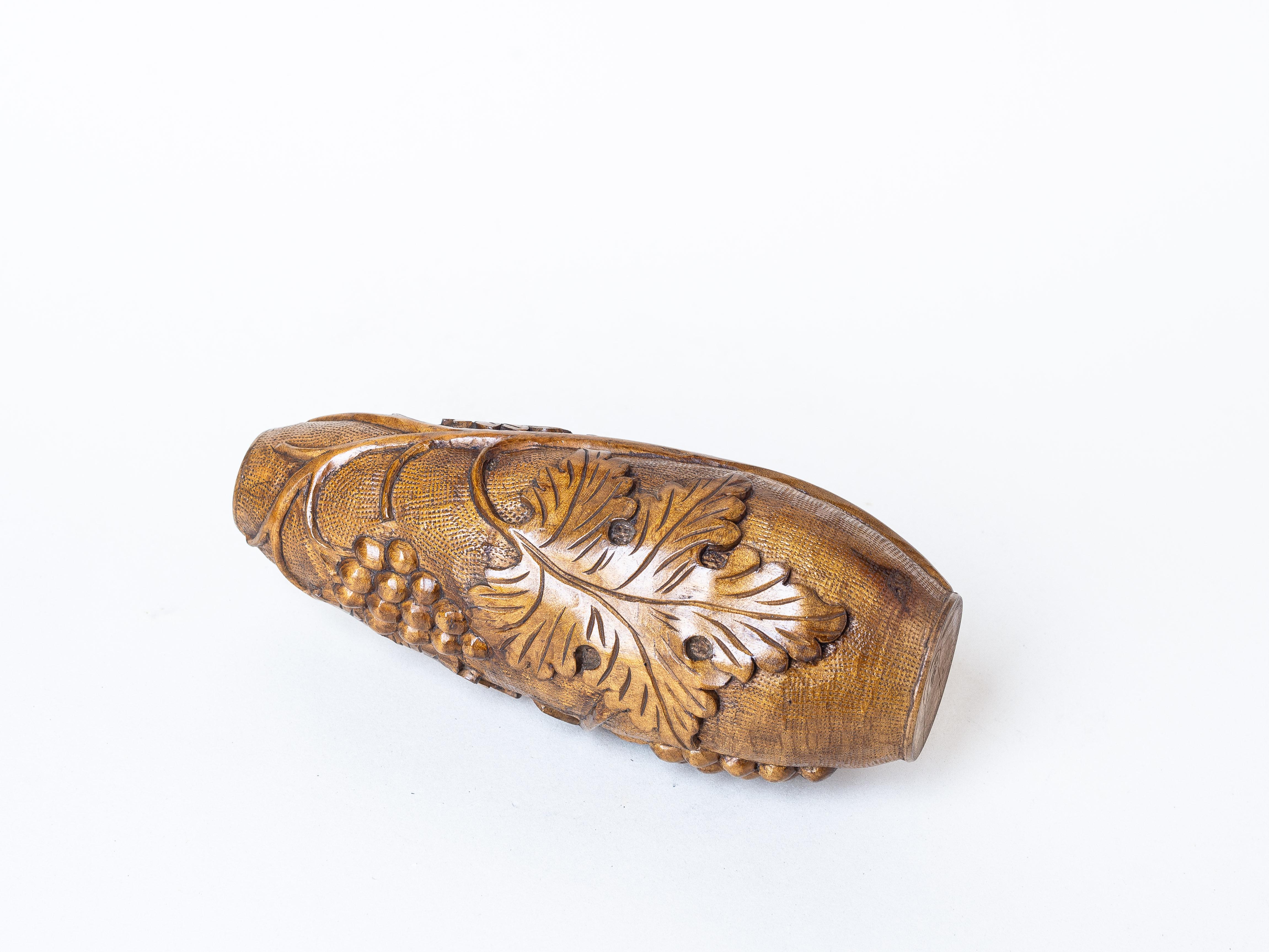 Hand-Carved Wooden Vase, Grapes and Leaves pattern, France 1960s For Sale 5