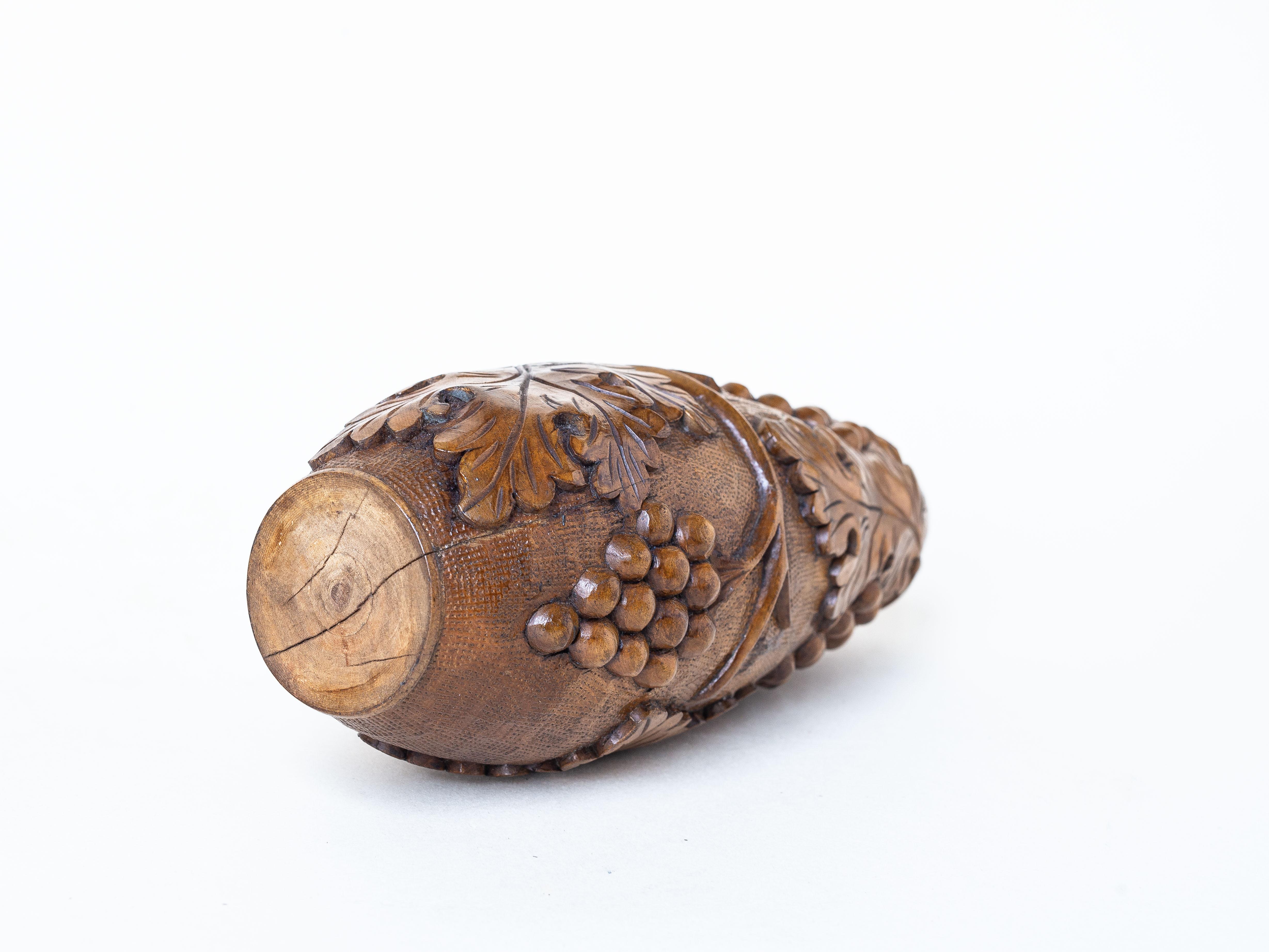 Hand-Carved Wooden Vase, Grapes and Leaves pattern, France 1960s For Sale 7