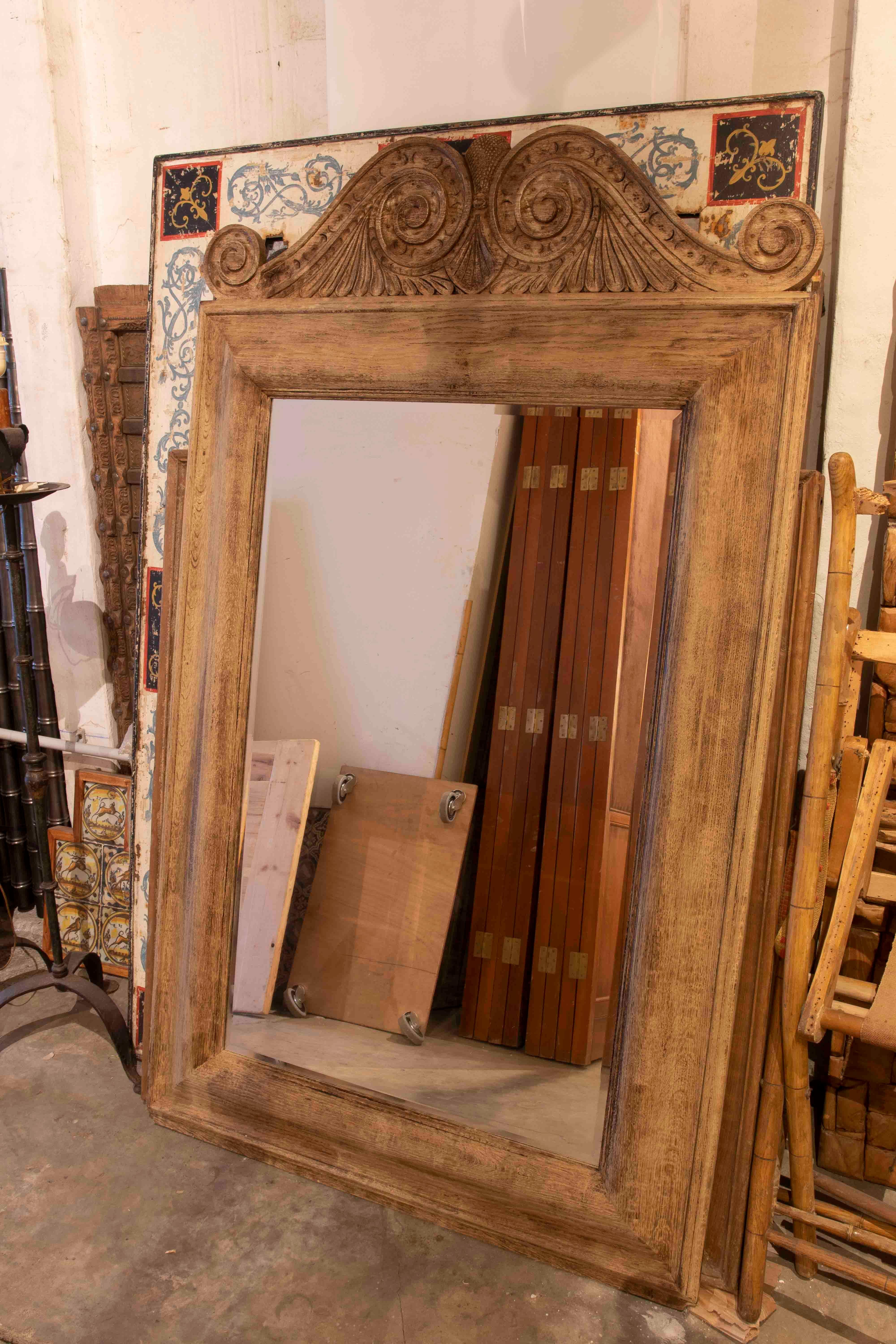 English Hand-Carved Wooden Wall Mirror with Top For Sale