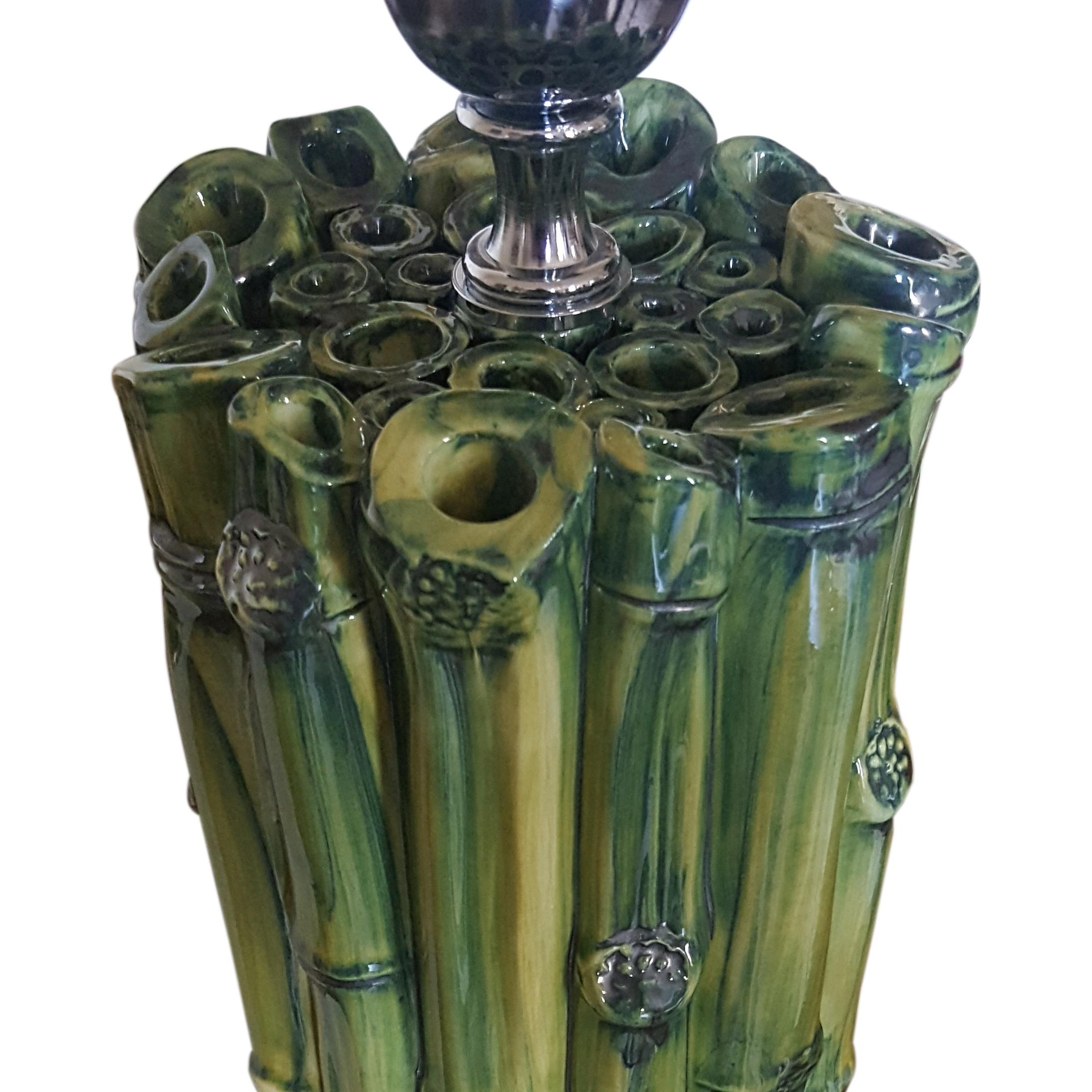 Lampada da tavolo Bamboo a cilindro alto in ceramica fusa a mano con smalto verde dipinto a mano In condizioni Nuovo in vendita a London, GB