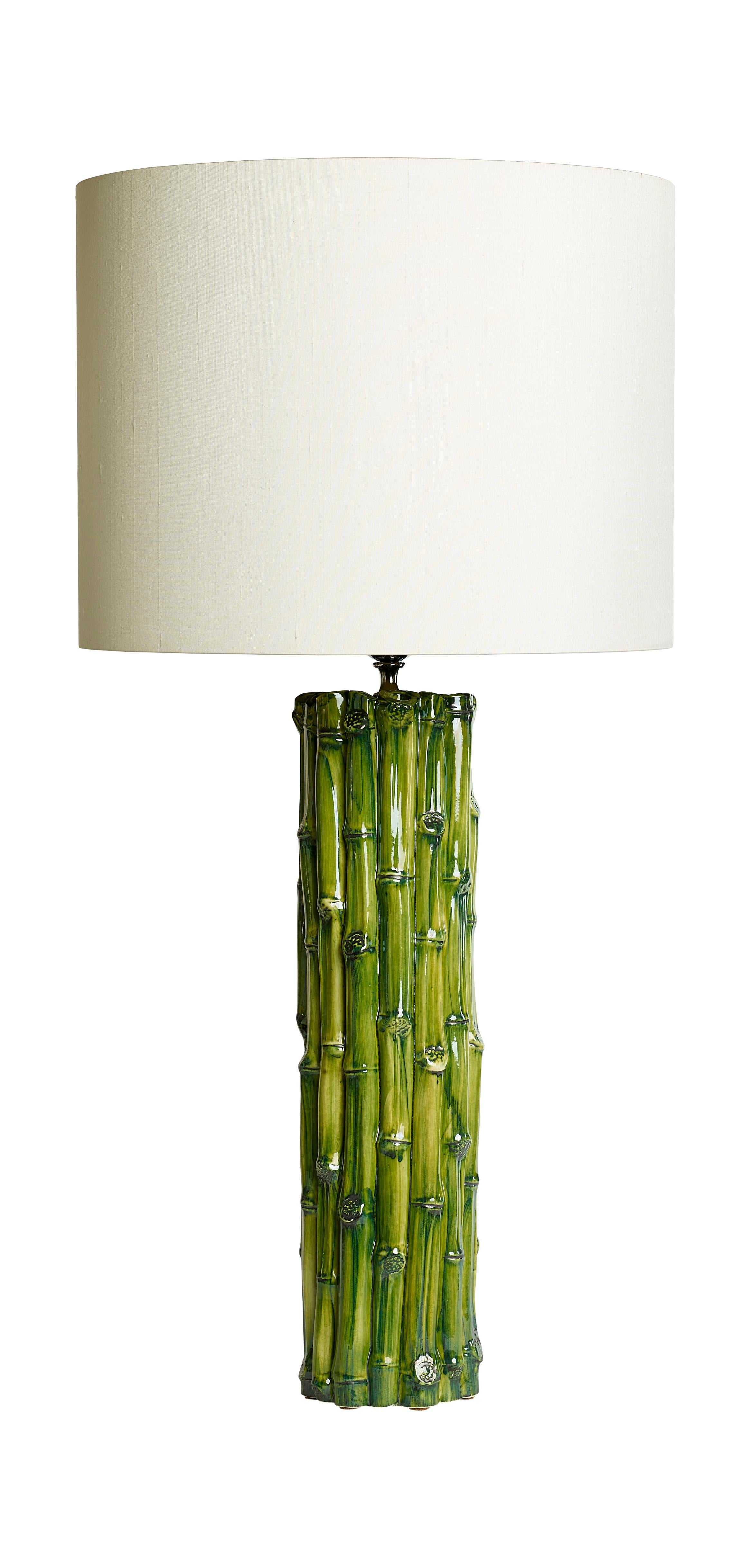 Lampada da tavolo Bamboo a cilindro alto in ceramica fusa a mano con smalto verde dipinto a mano in vendita 1