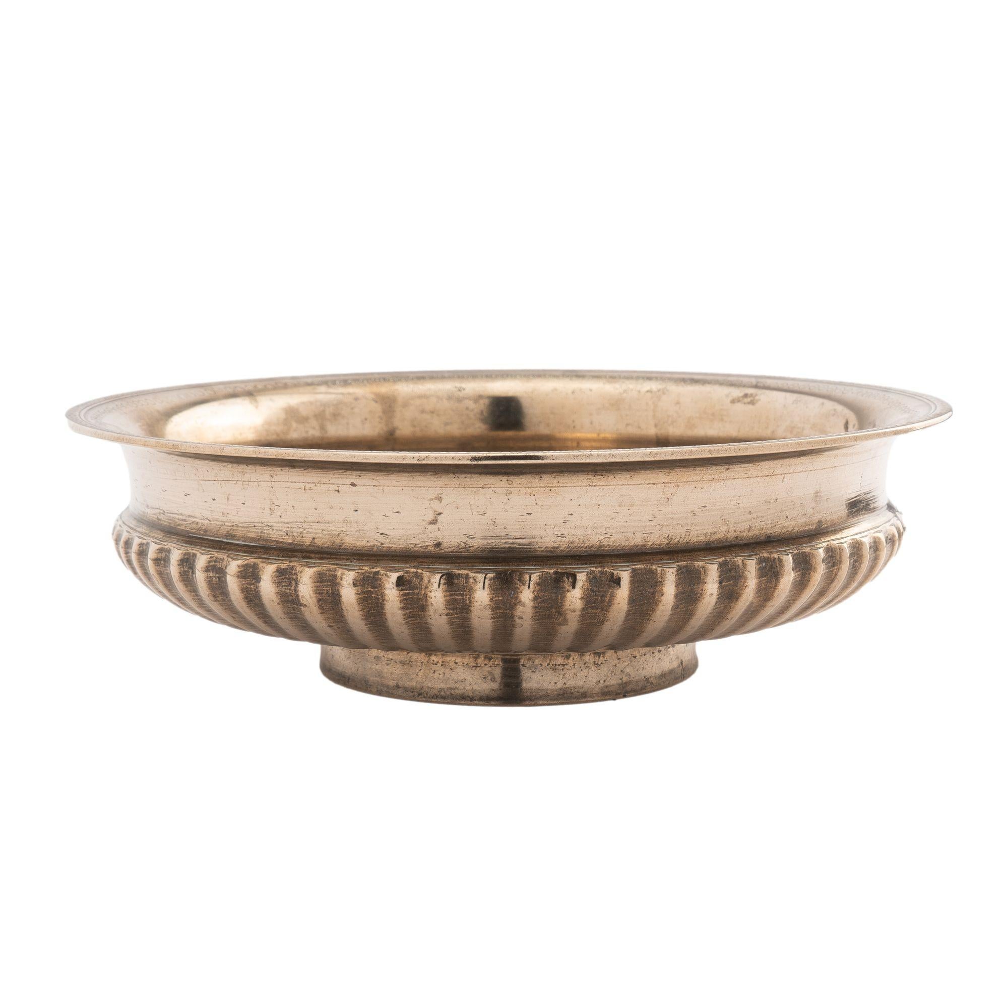 Hand cast Phiale form libation bowl in white brass, 1800's In Good Condition For Sale In Kenilworth, IL