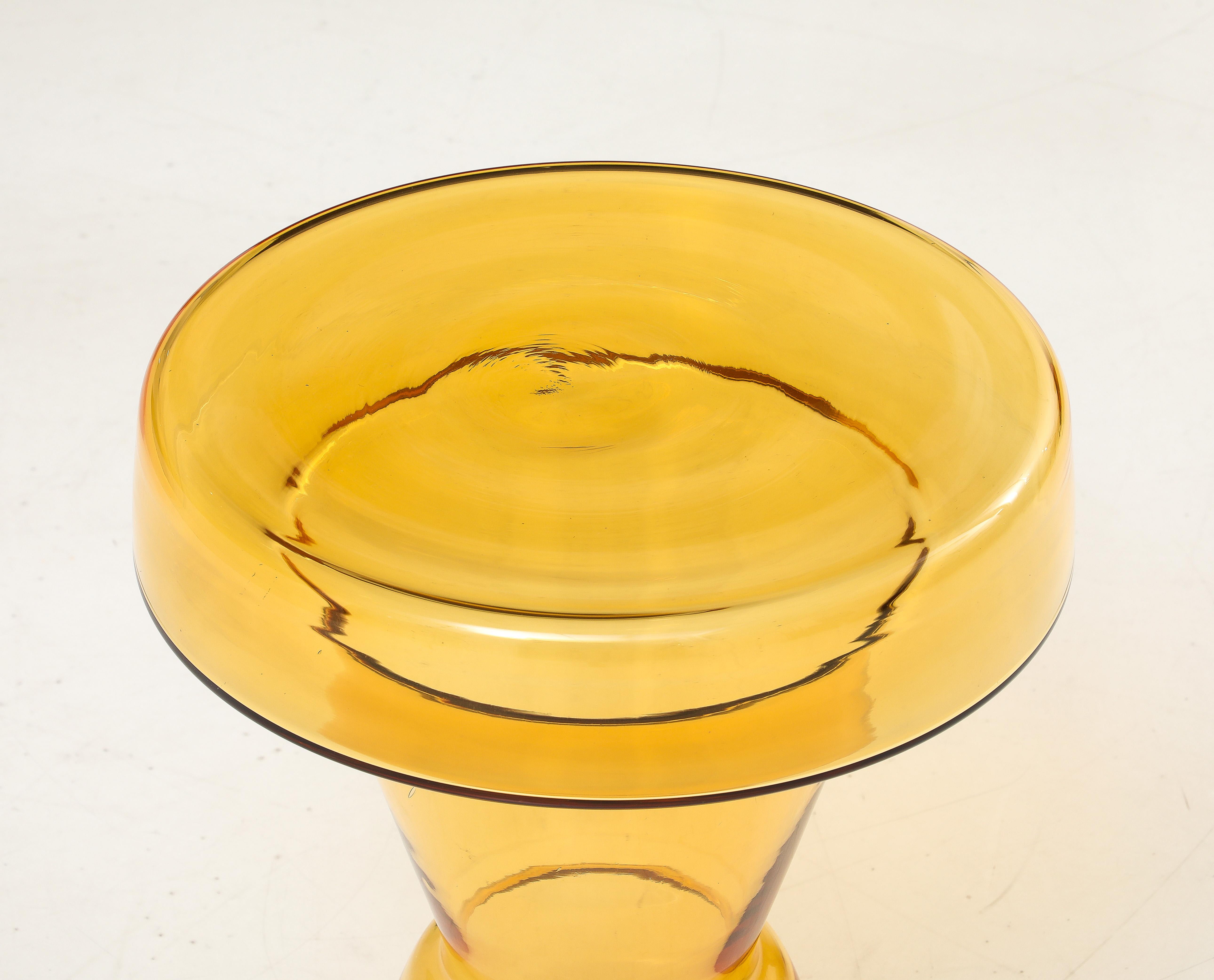 Handgegossener runder Beistelltisch aus Bernstein-Gold Murano-Glas, Italien, 15 