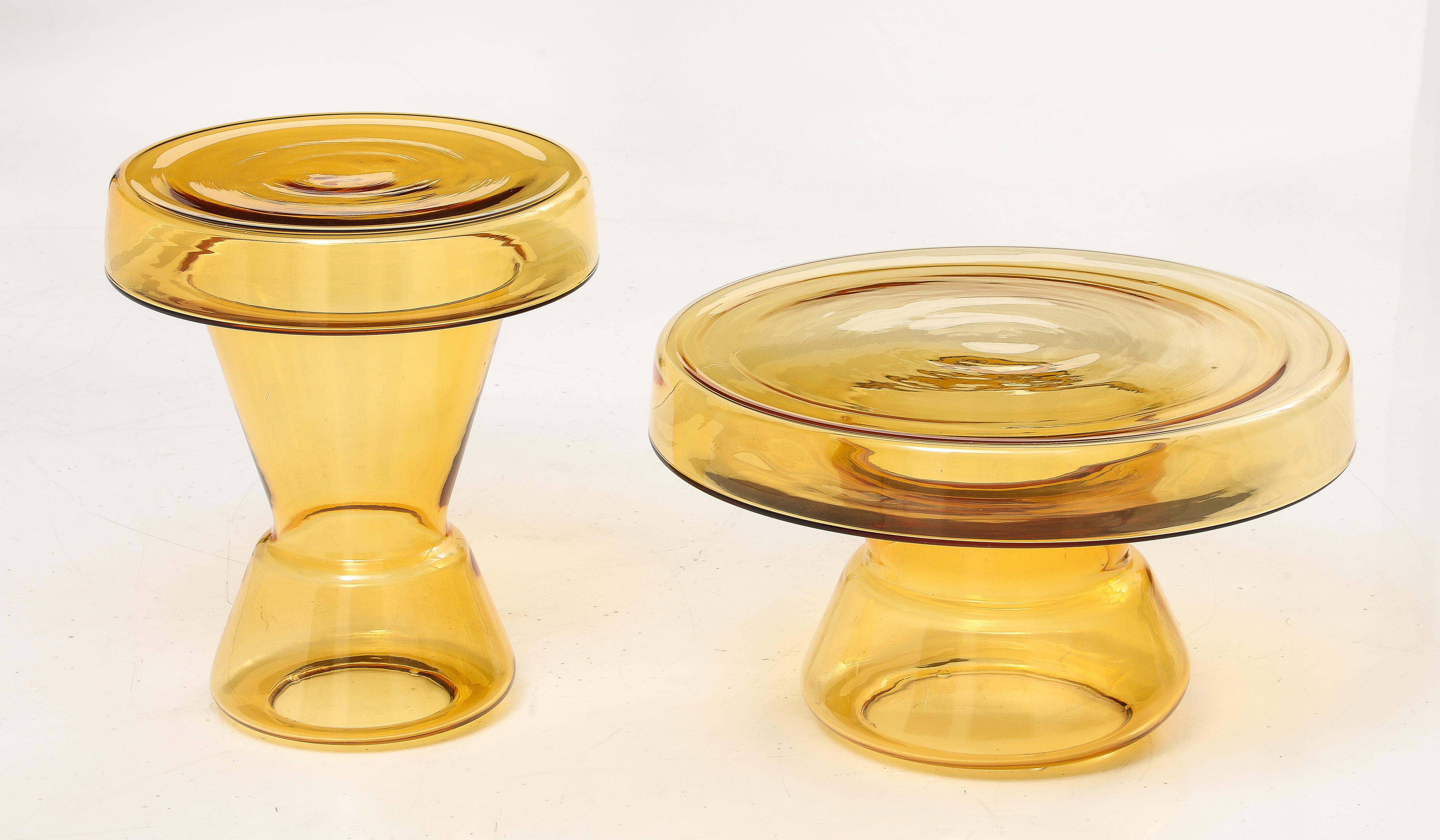 Handgegossener runder Bernstein-Gold Murano Glas Beistelltisch, Italien, 21 