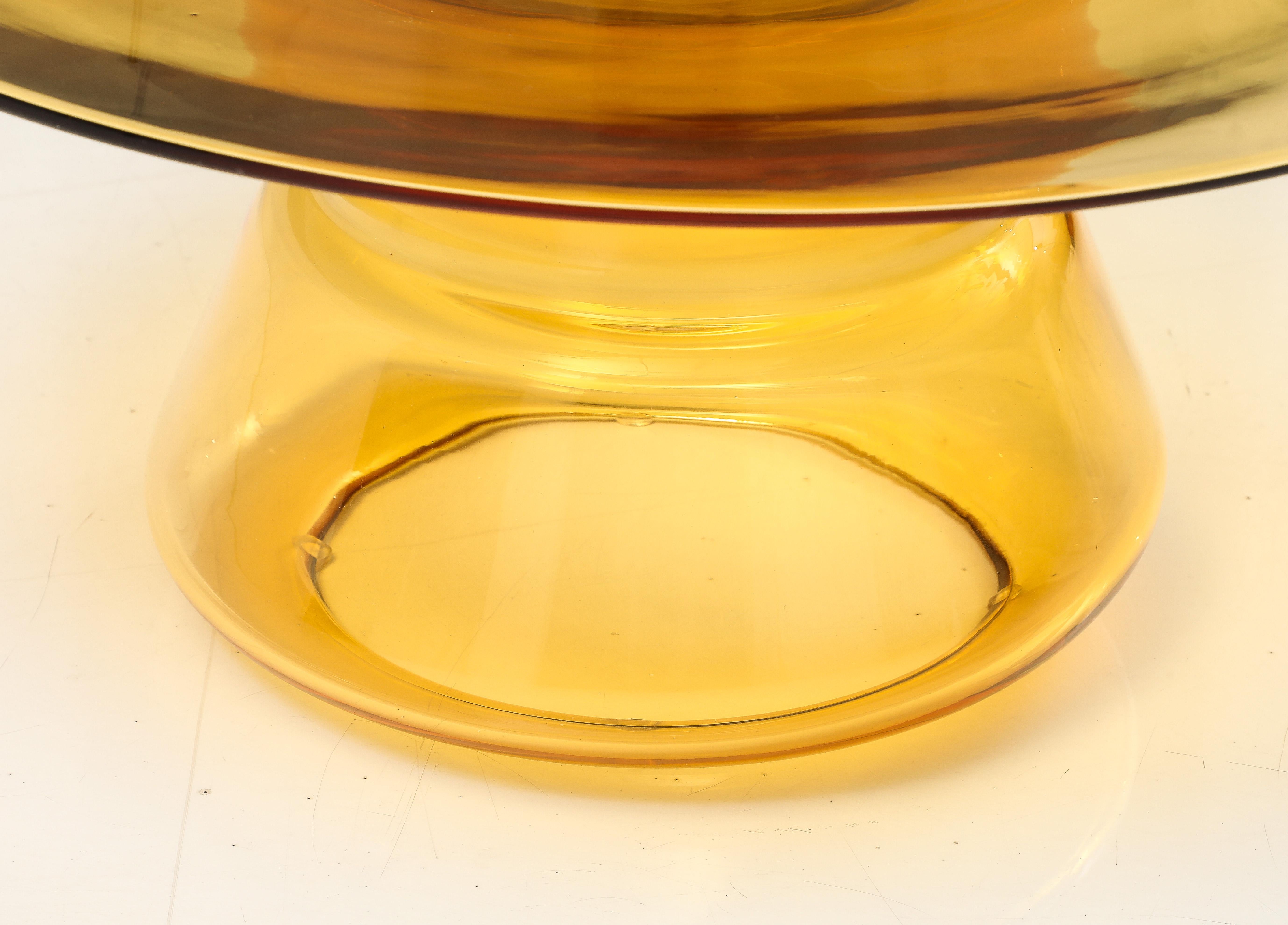 Handgegossener runder Bernstein-Gold Murano Glas Beistelltisch, Italien, 21 