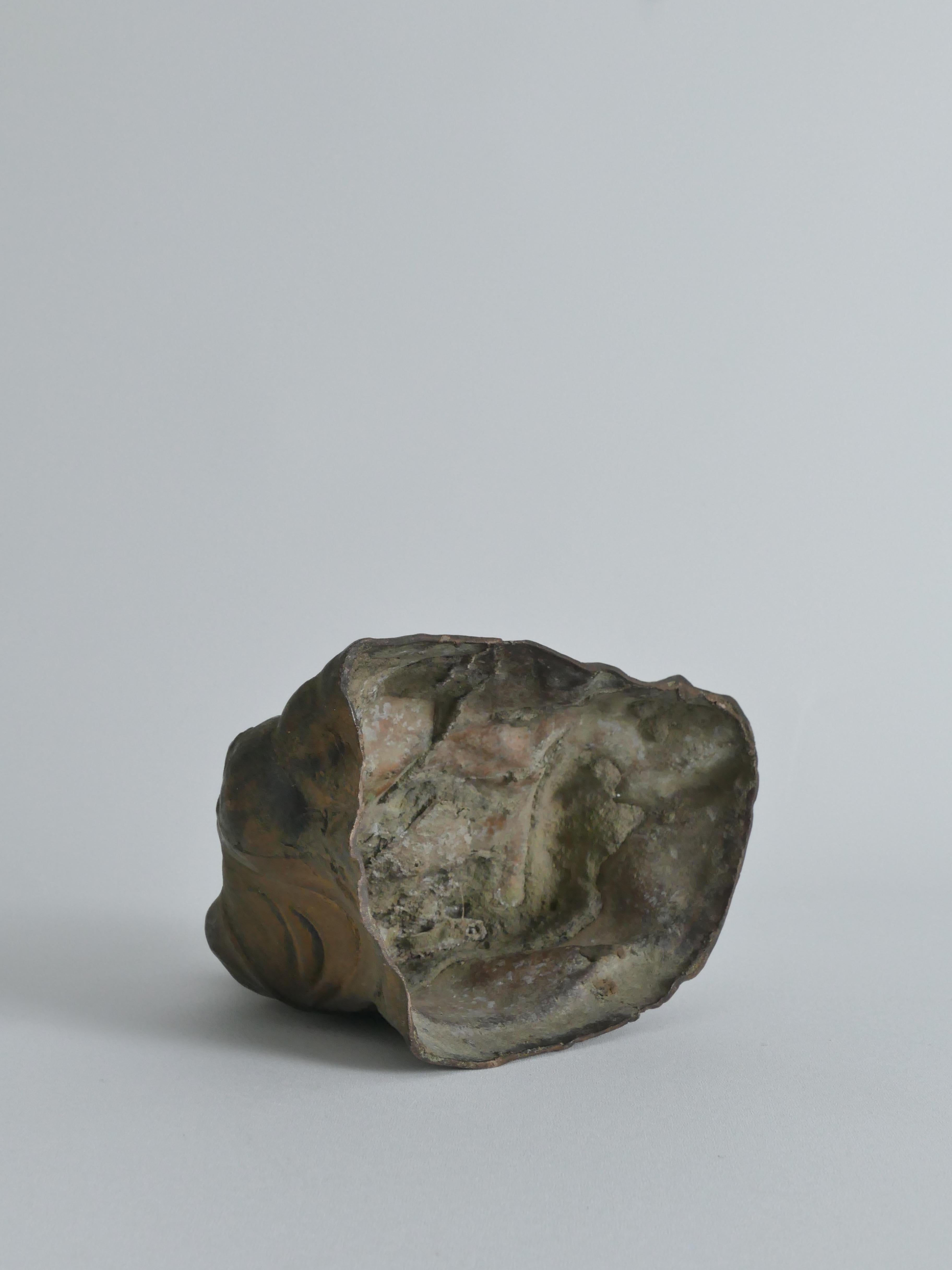 Figure de Budai en bronze coulé à la main, Chine, début du 20e siècle en vente 8