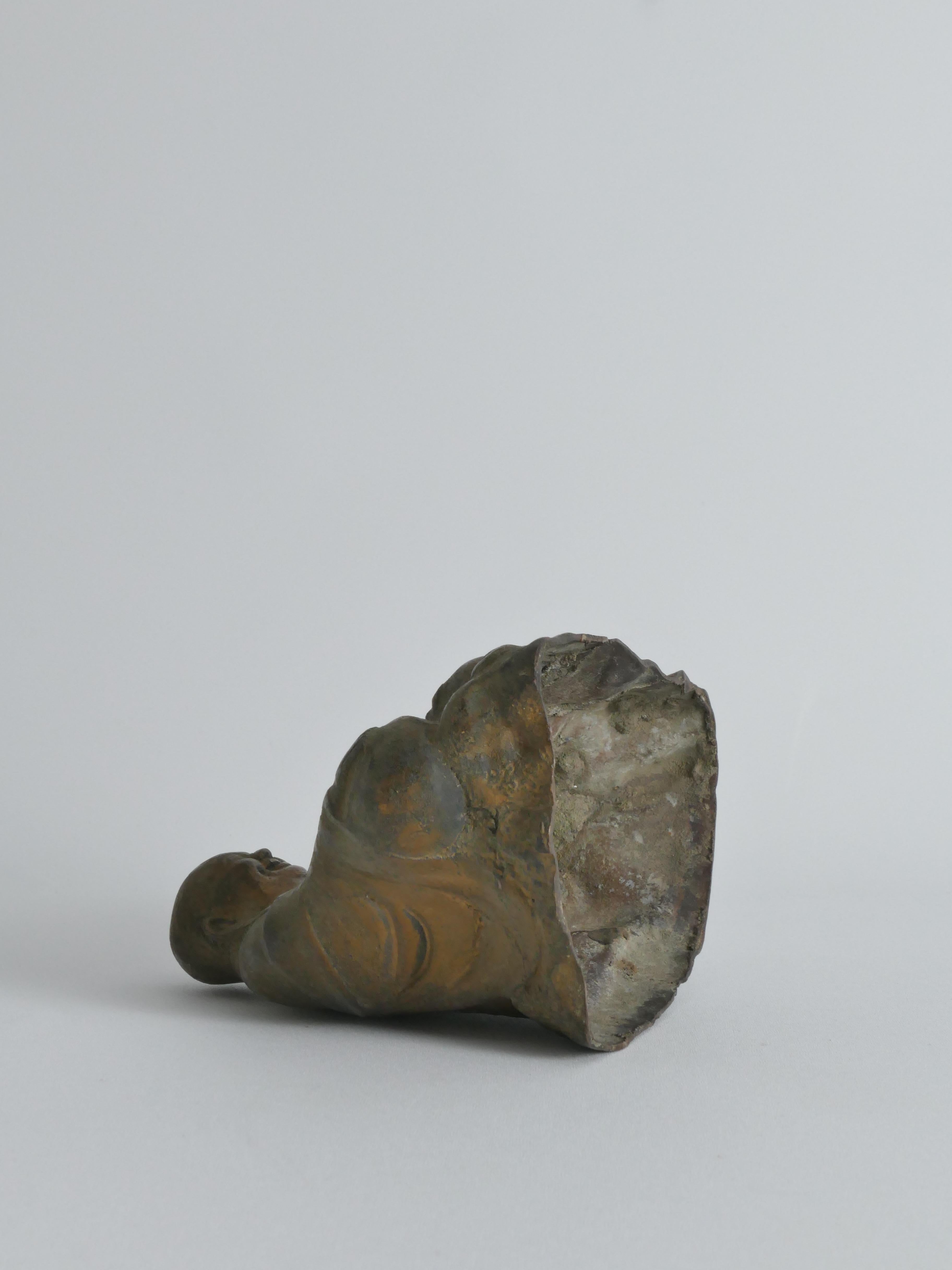 Figure de Budai en bronze coulé à la main, Chine, début du 20e siècle en vente 10