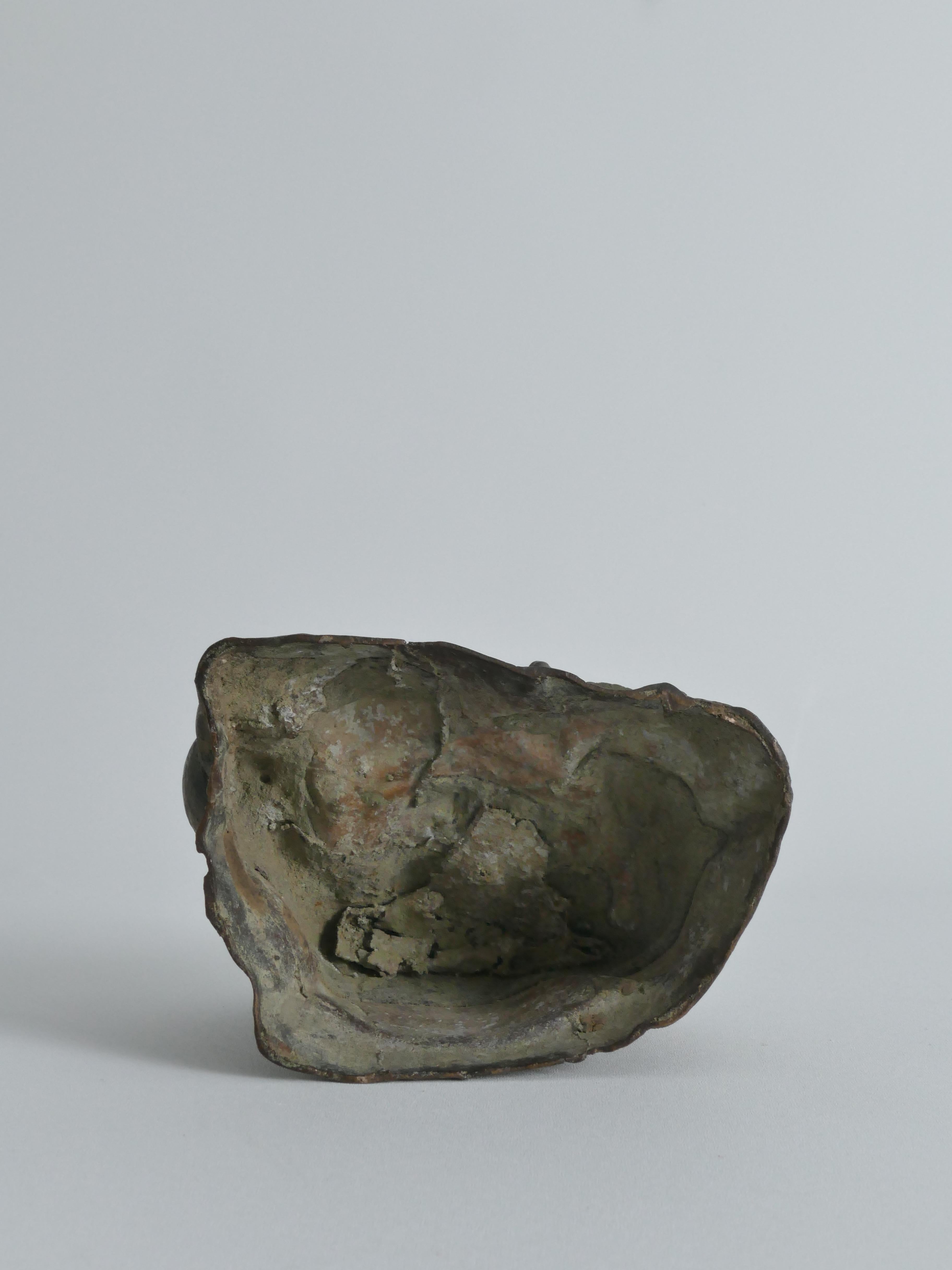 Figure de Budai en bronze coulé à la main, Chine, début du 20e siècle en vente 11