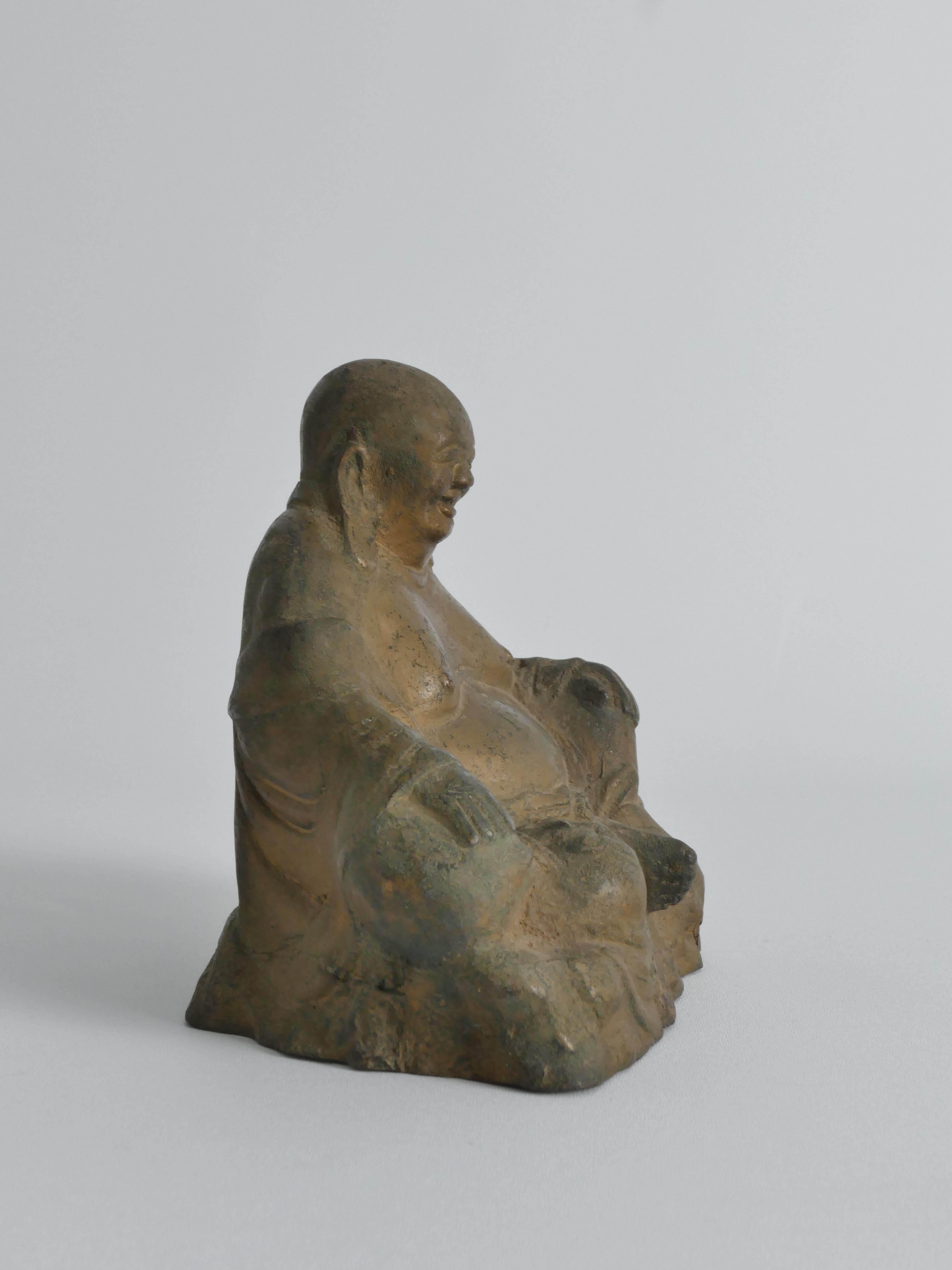 Figure de Budai en bronze coulé à la main, Chine, début du 20e siècle Bon état - En vente à Grythyttan, SE