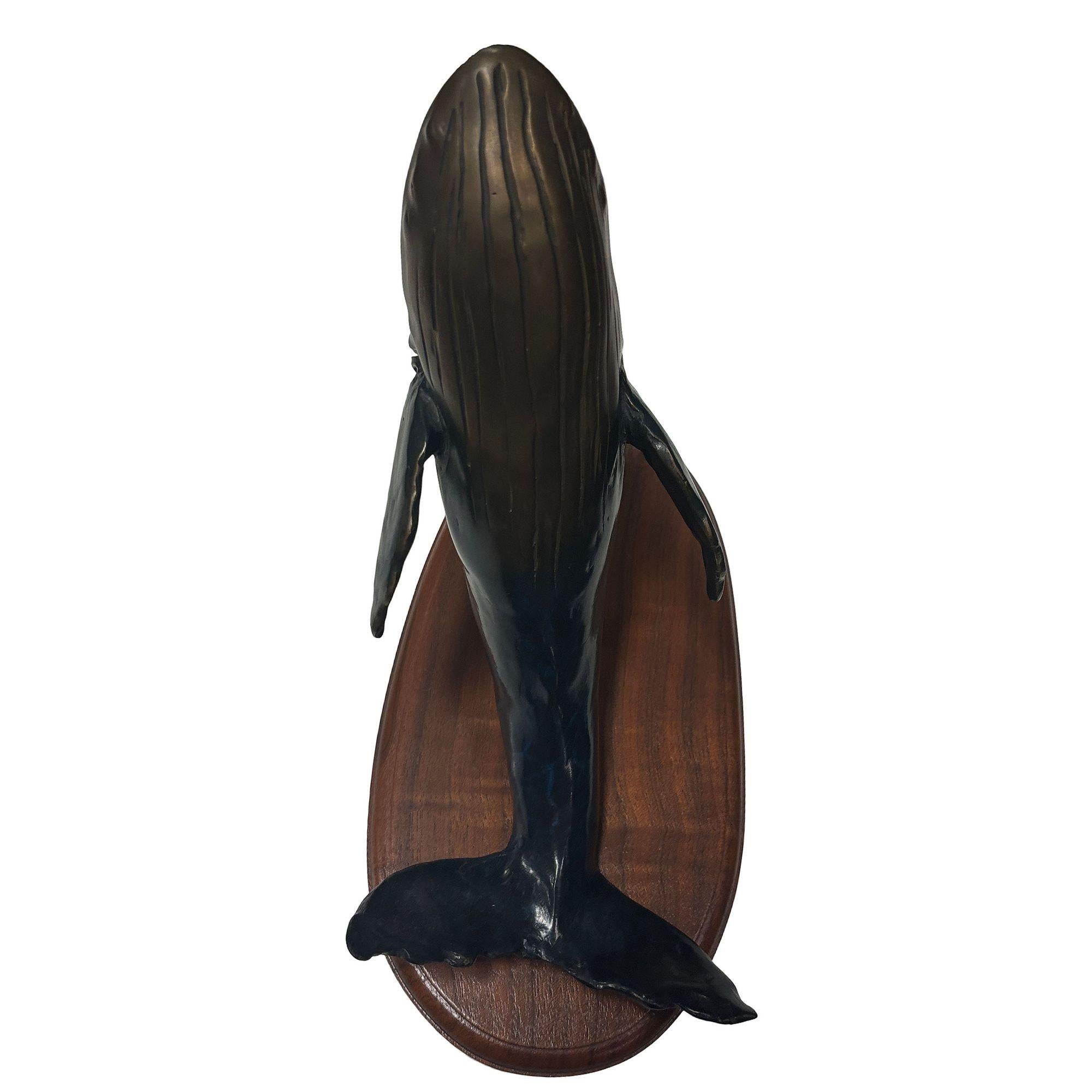 Scultura in bronzo di megattera fusa a mano e montata su supporto di T.H. Oliver in vendita 2