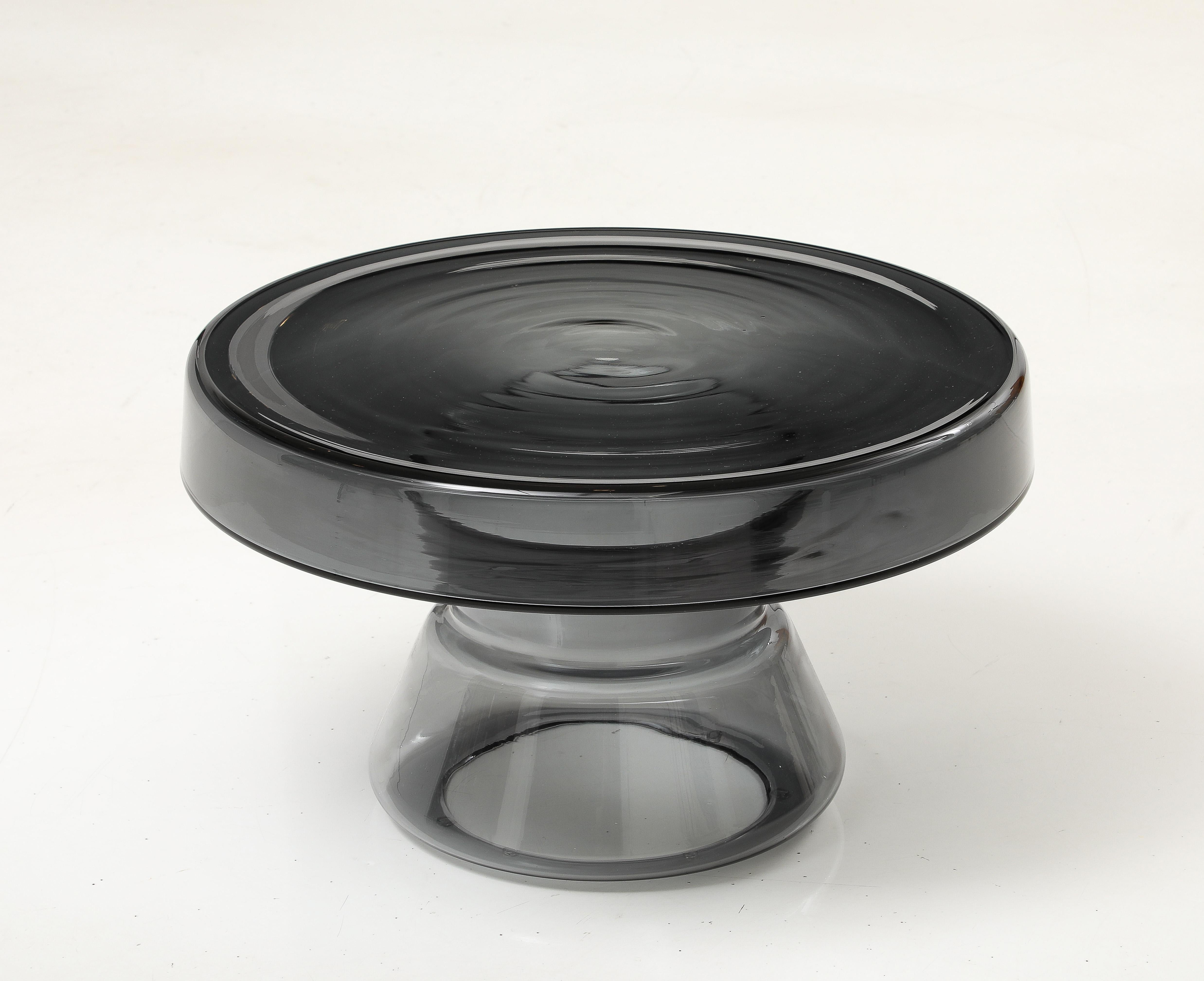 Mesa auxiliar redonda de cristal de Murano gris humo, Italia, 21 