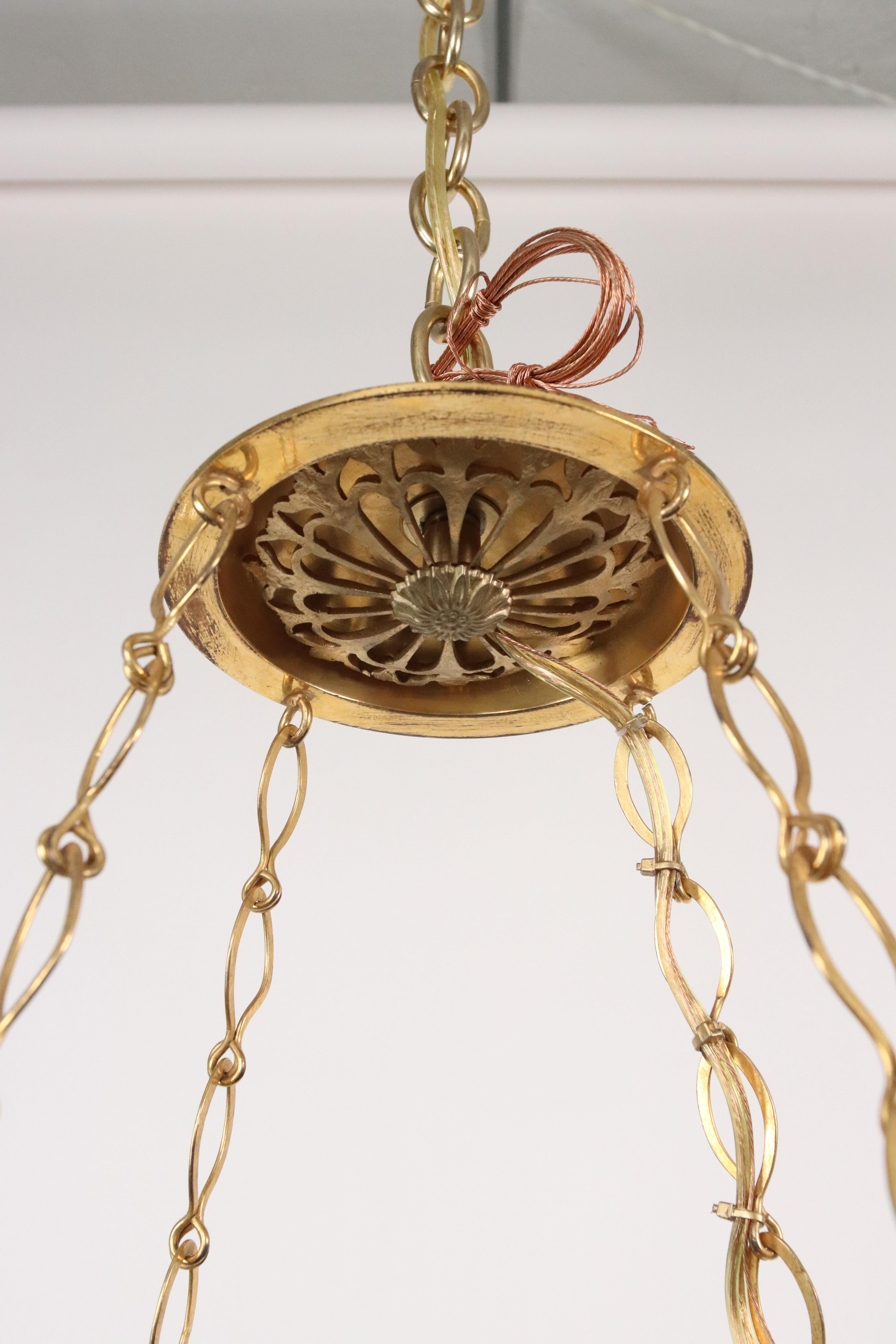 Lampadario francese a 8 luci in bronzo dorato e cesellato a mano in vendita 5