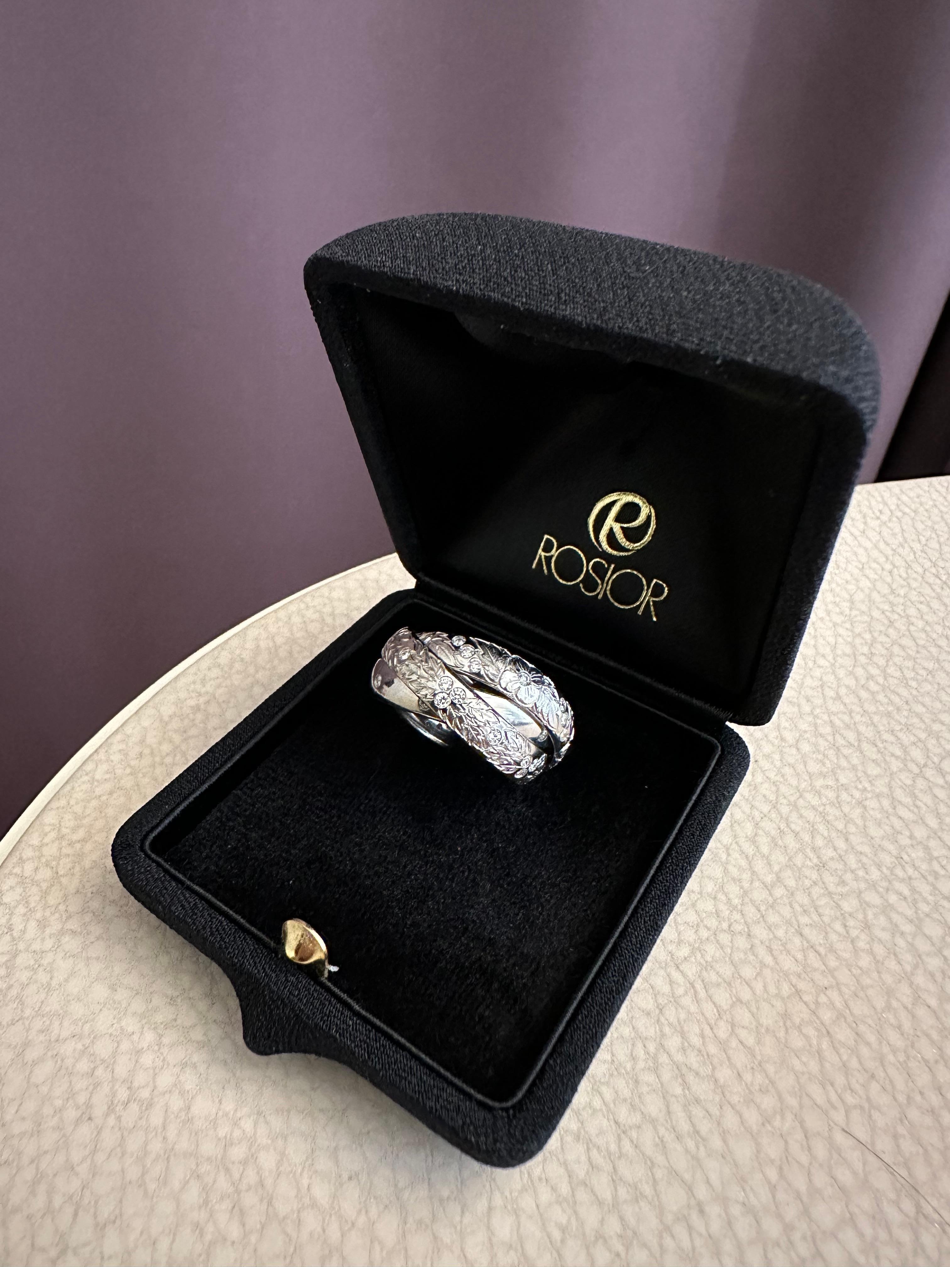 Contemporain Bague à trois anneaux en platine ciselée à la main et sertie de diamants en vente