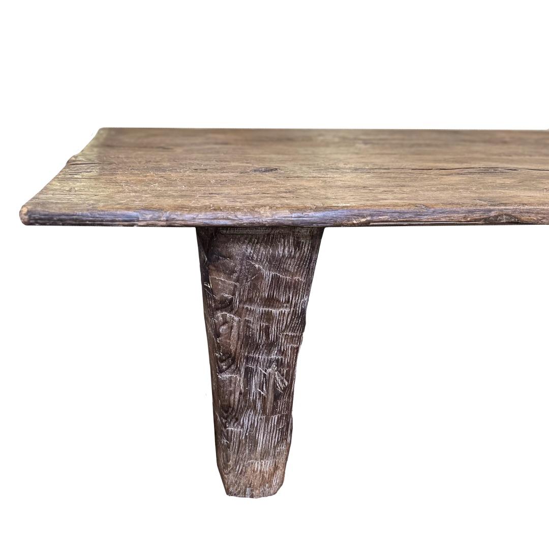 Sculpté à la main Table en bois ciselé à la main Nagaland Tribal Wood en vente