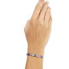 Rosior pulsera única de zafiro engastada y cincelada a mano en oro blanco