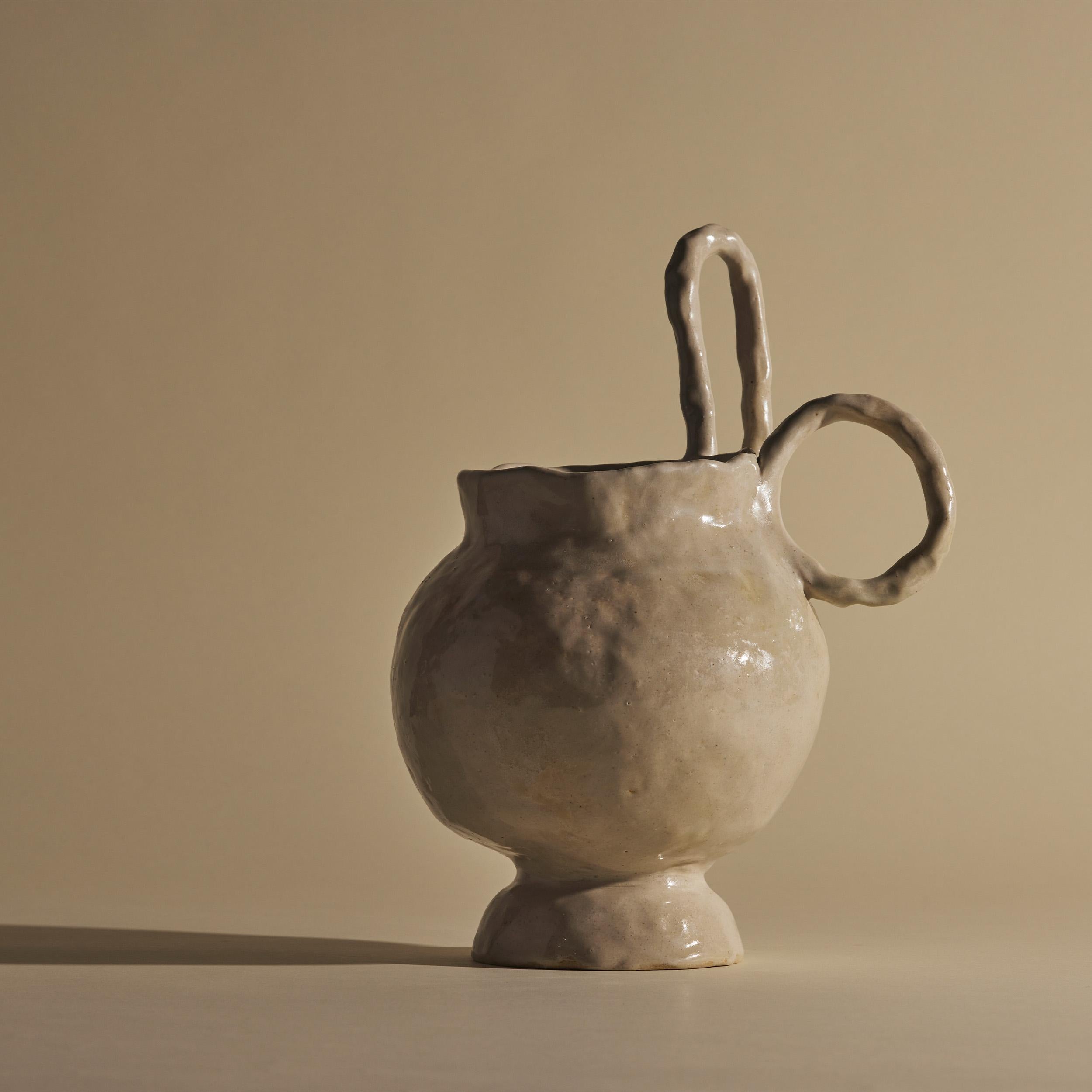 Americano Vaso balletto in alabastro arrotolato a mano I in vendita