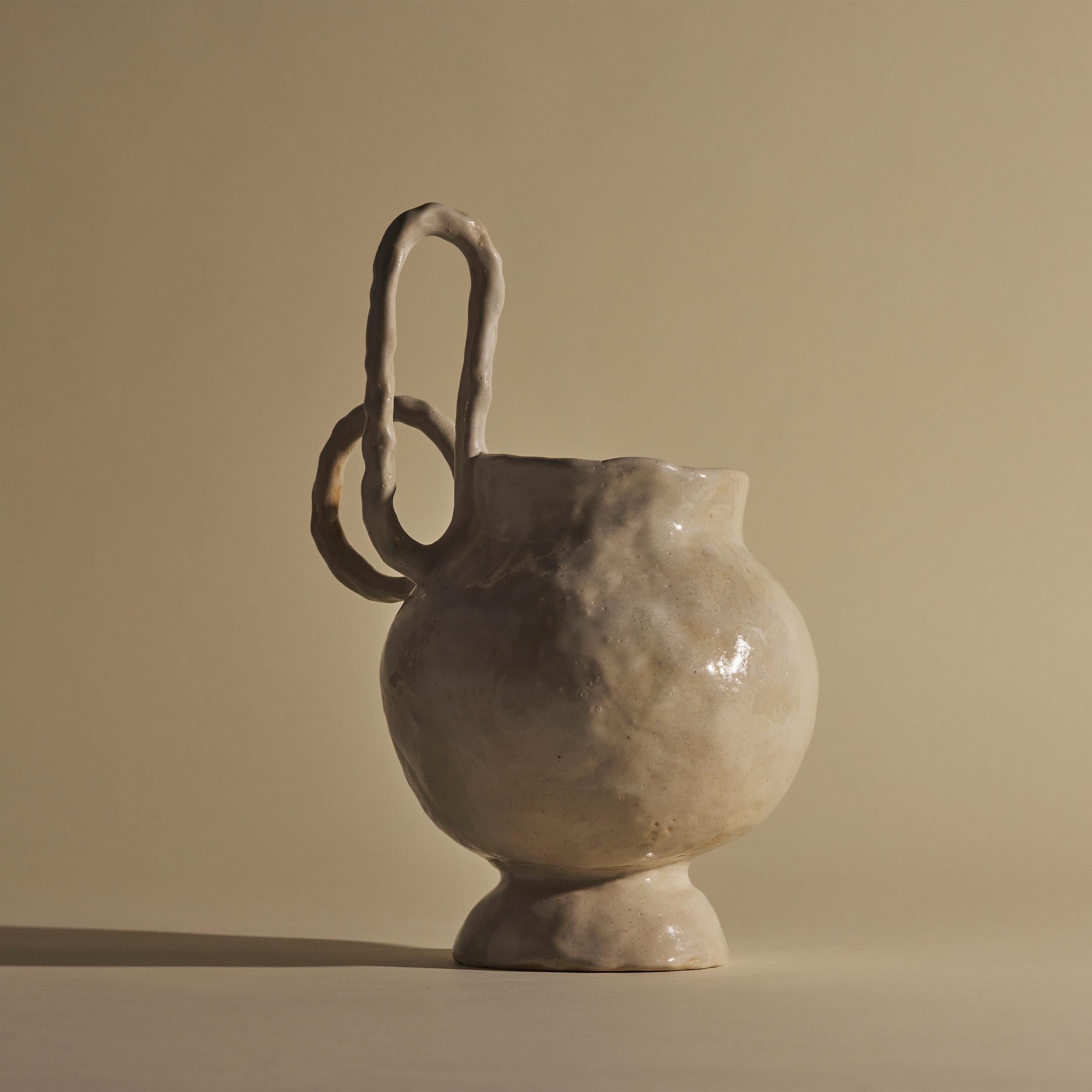 Fatto a mano Vaso balletto in alabastro arrotolato a mano I in vendita