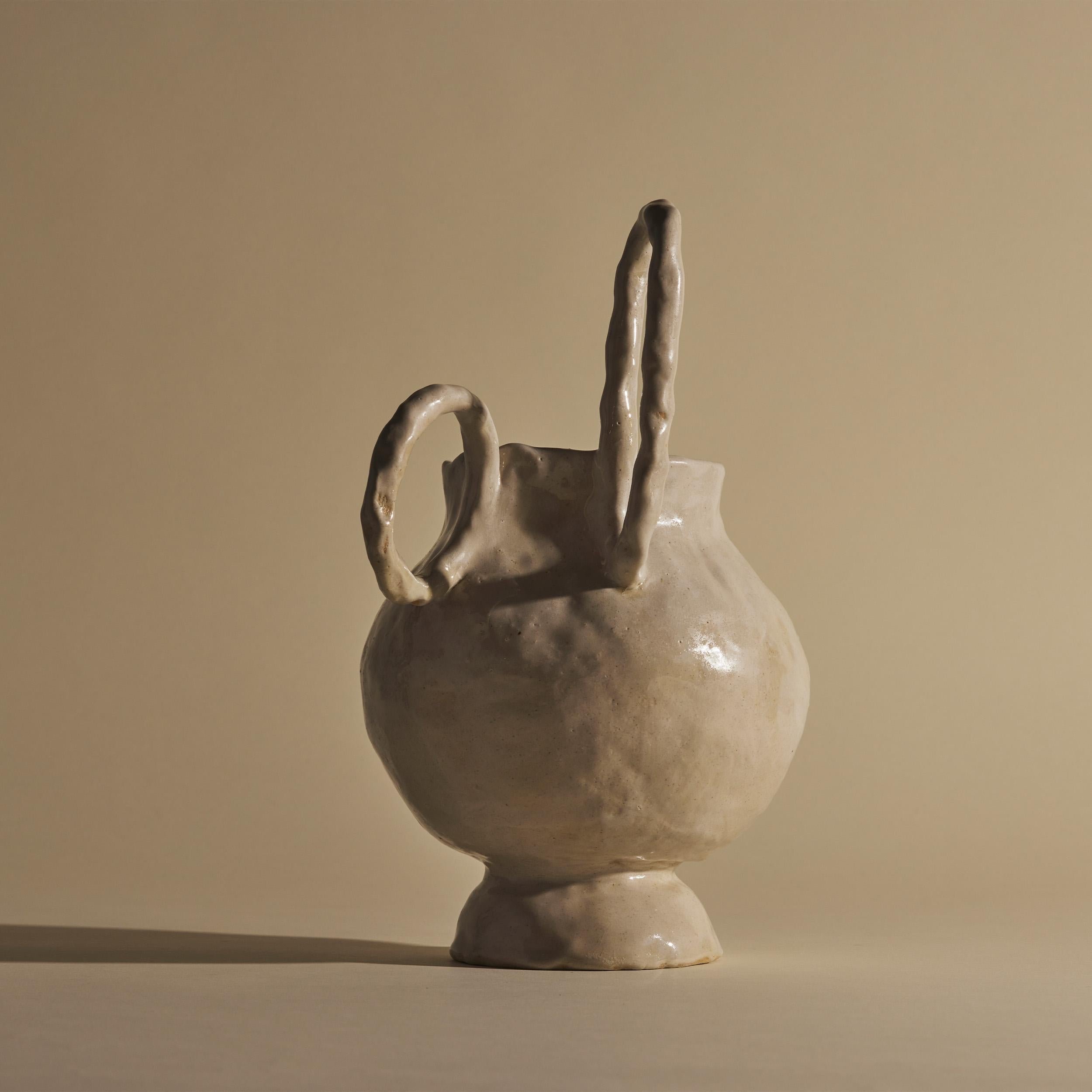 Vaso balletto in alabastro arrotolato a mano I In condizioni Nuovo in vendita a New York, NY