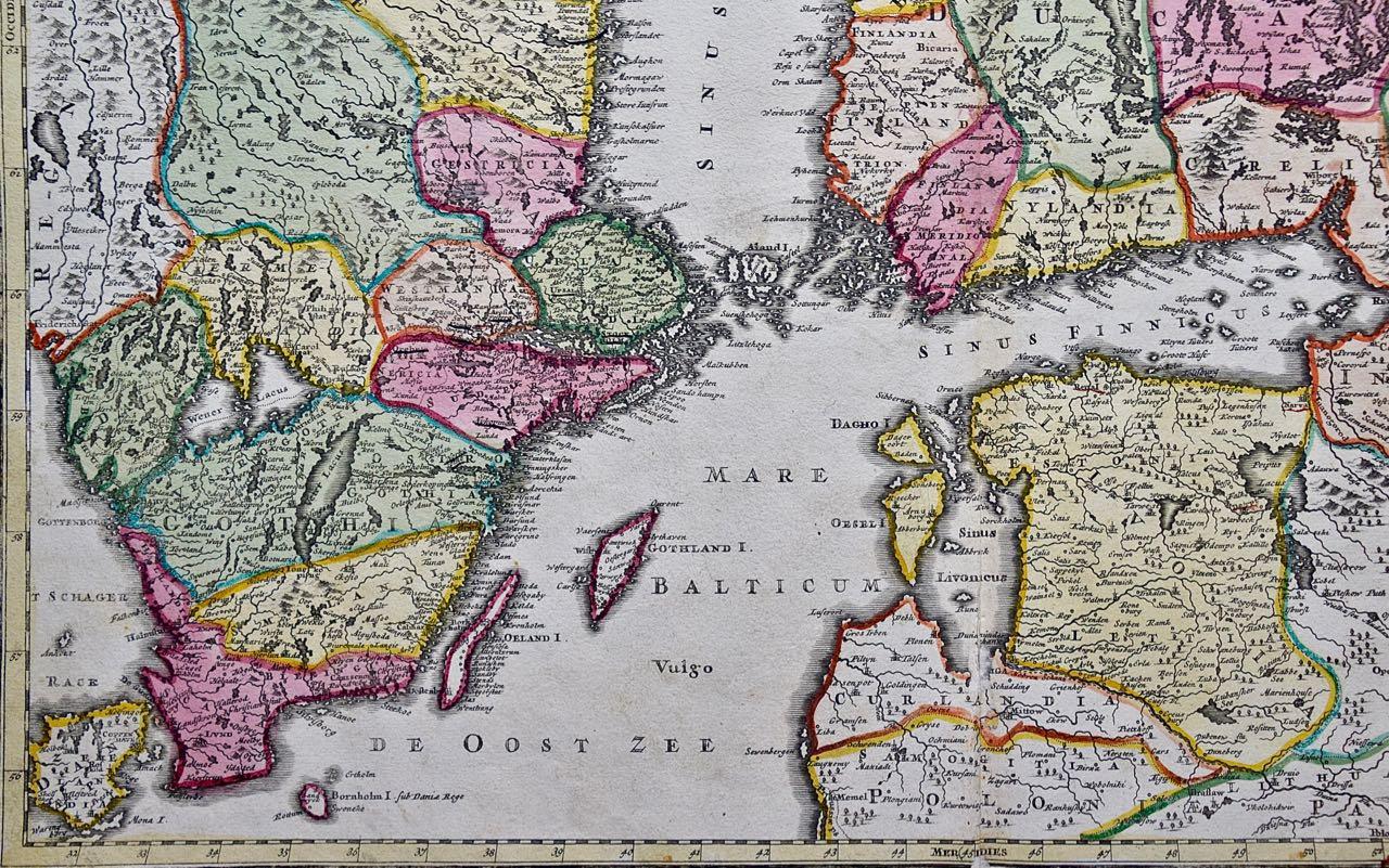 Allemand La Suède et les parties adjacentes de la Scandinavie : Une carte du 18e siècle colorée à la main par Homann en vente