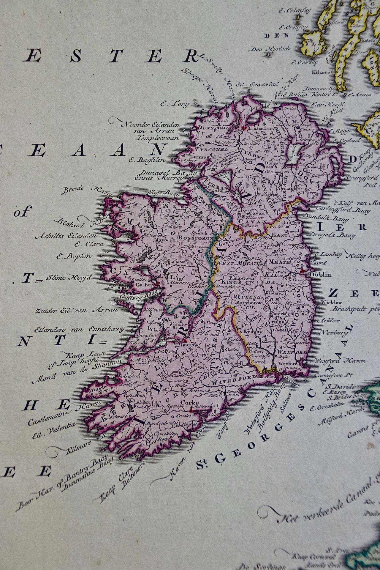 Angleterre, Écosse et Irlande : une carte colorée à la main de la Grande-Bretagne par Tirion Bon état - En vente à Alamo, CA