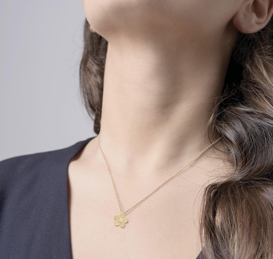 24k solid yellow gold daisy pendant