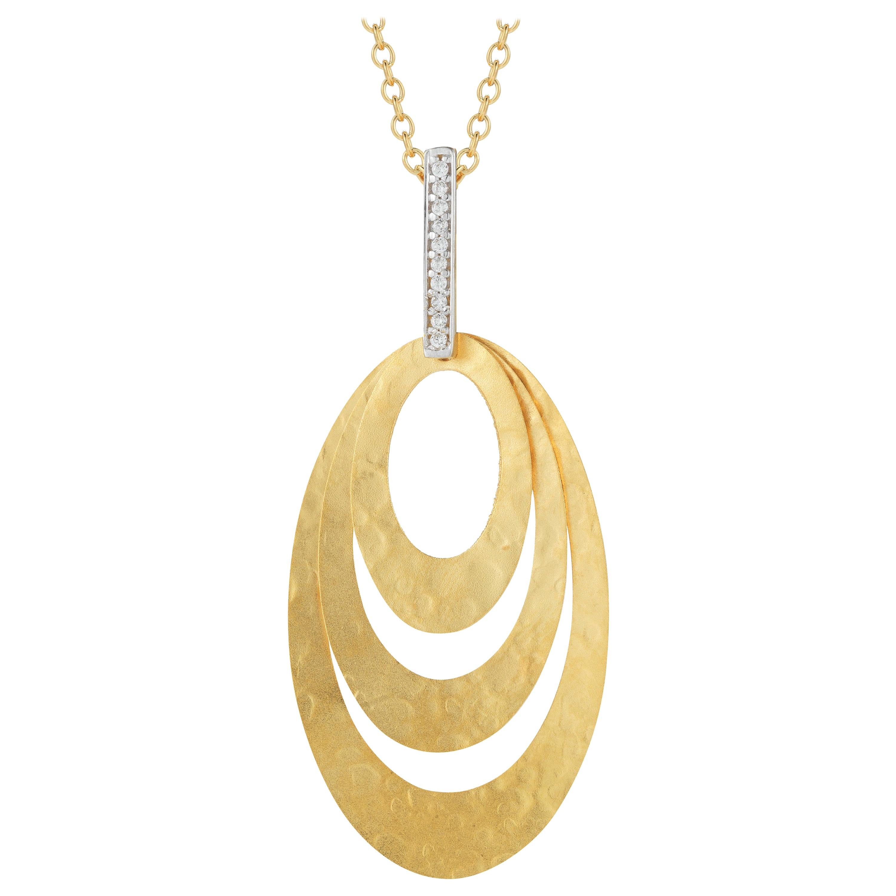 Pendentif en or jaune 14 carats en forme d'ovale concentrique fini au marteau, fait à la main