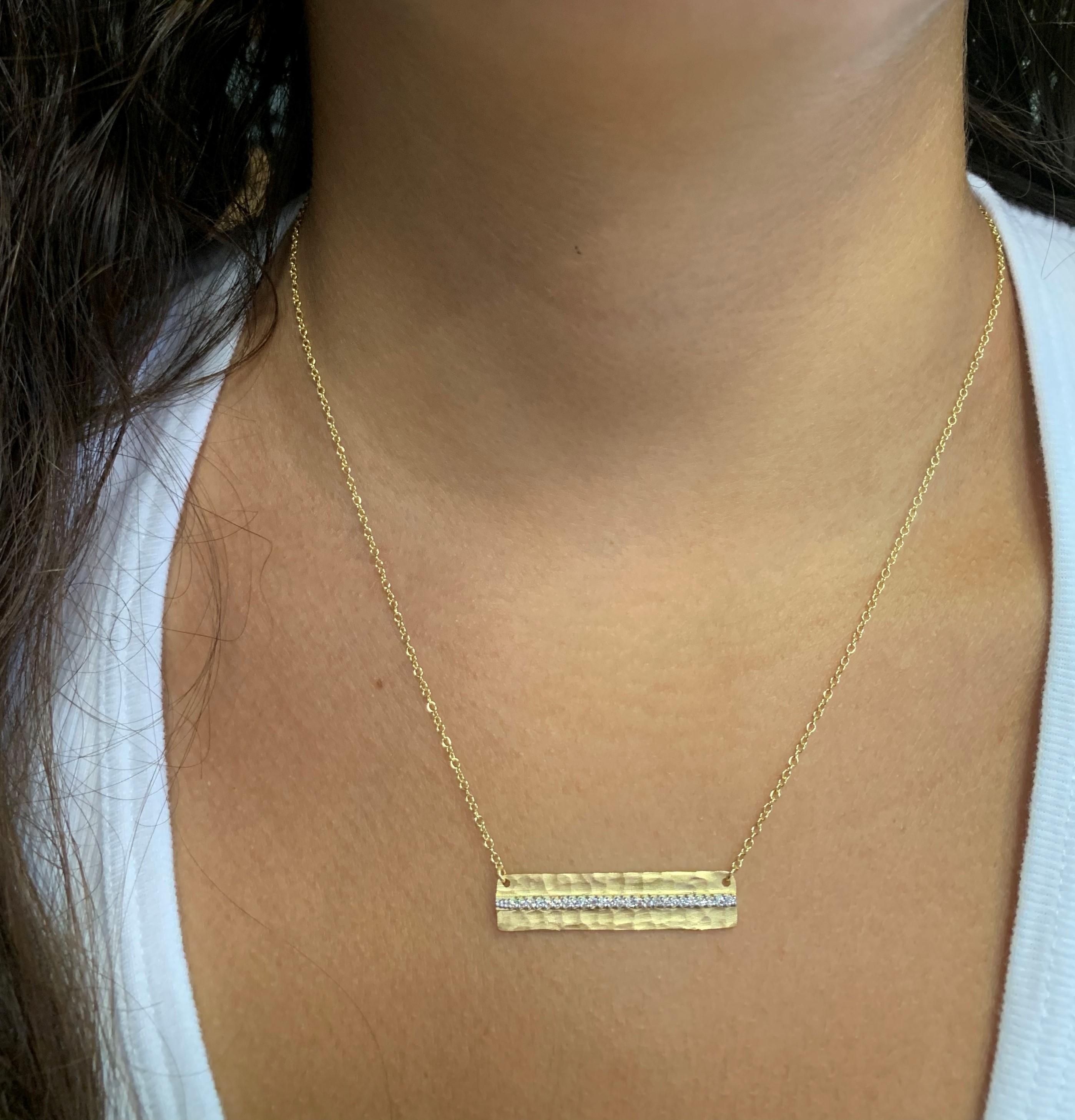 Collier martelé de part et d'autre en or jaune 14 carats, fabrication artisanale Neuf - En vente à Great Neck, NY