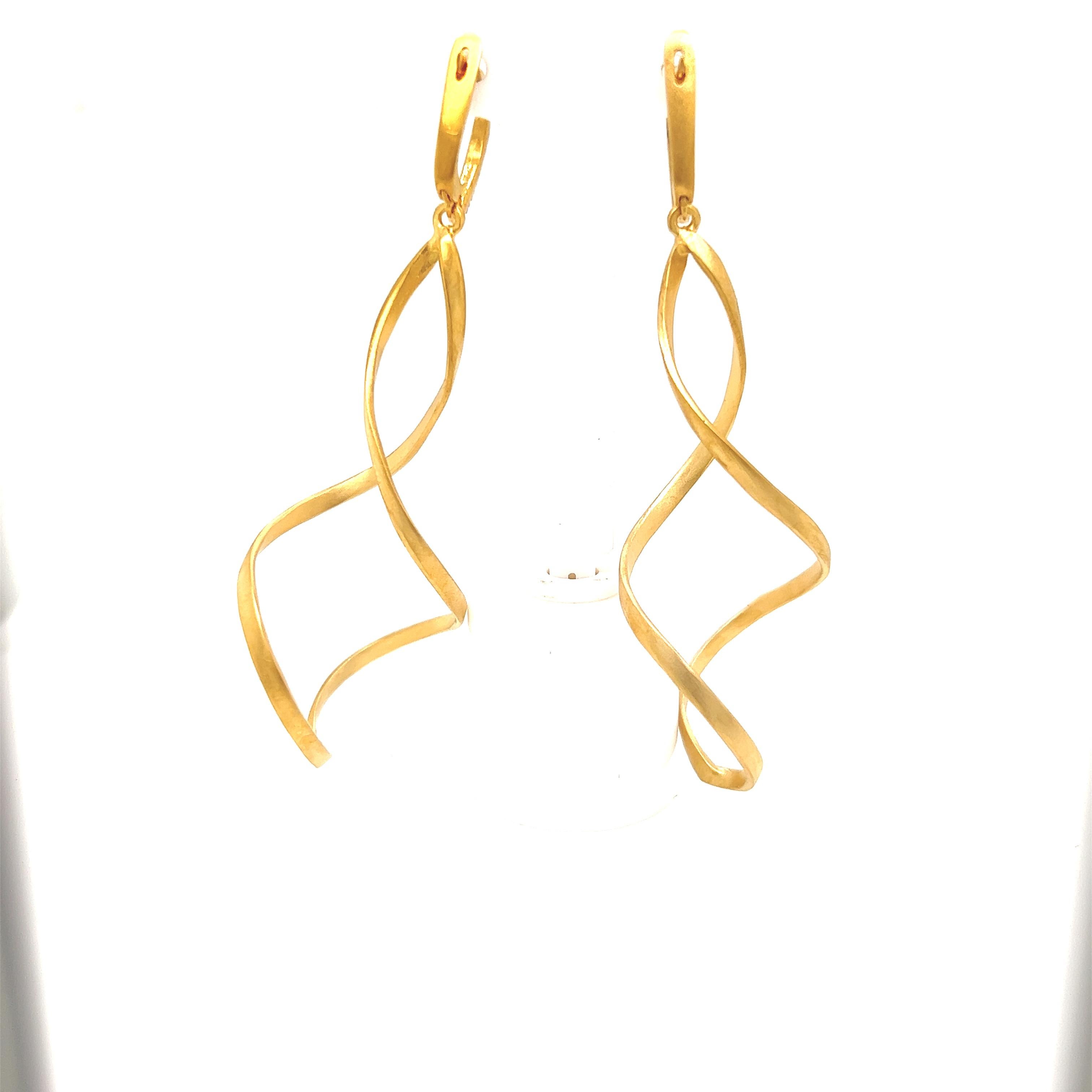 Handgefertigte Spiral-Ohrringe aus 14 Karat Gelbgold im Zustand „Neu“ im Angebot in Great Neck, NY