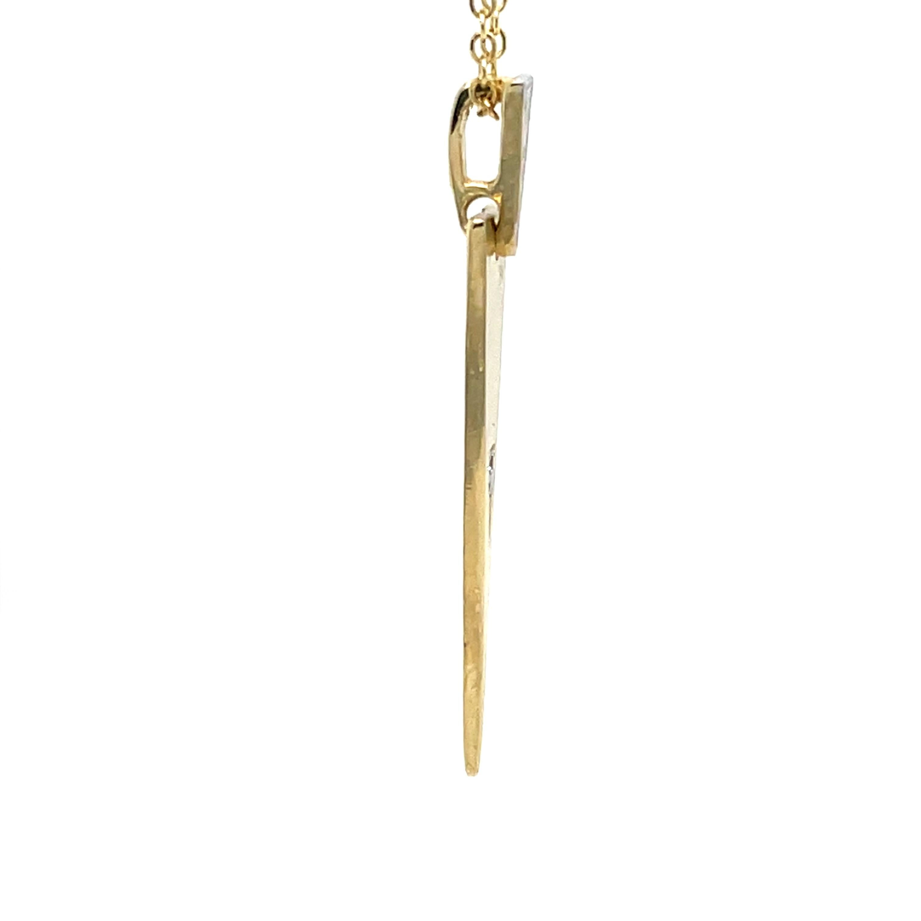 Taille ronde Or 14 carats fait main 0,04 carat tw. Pendentif triangle en vente