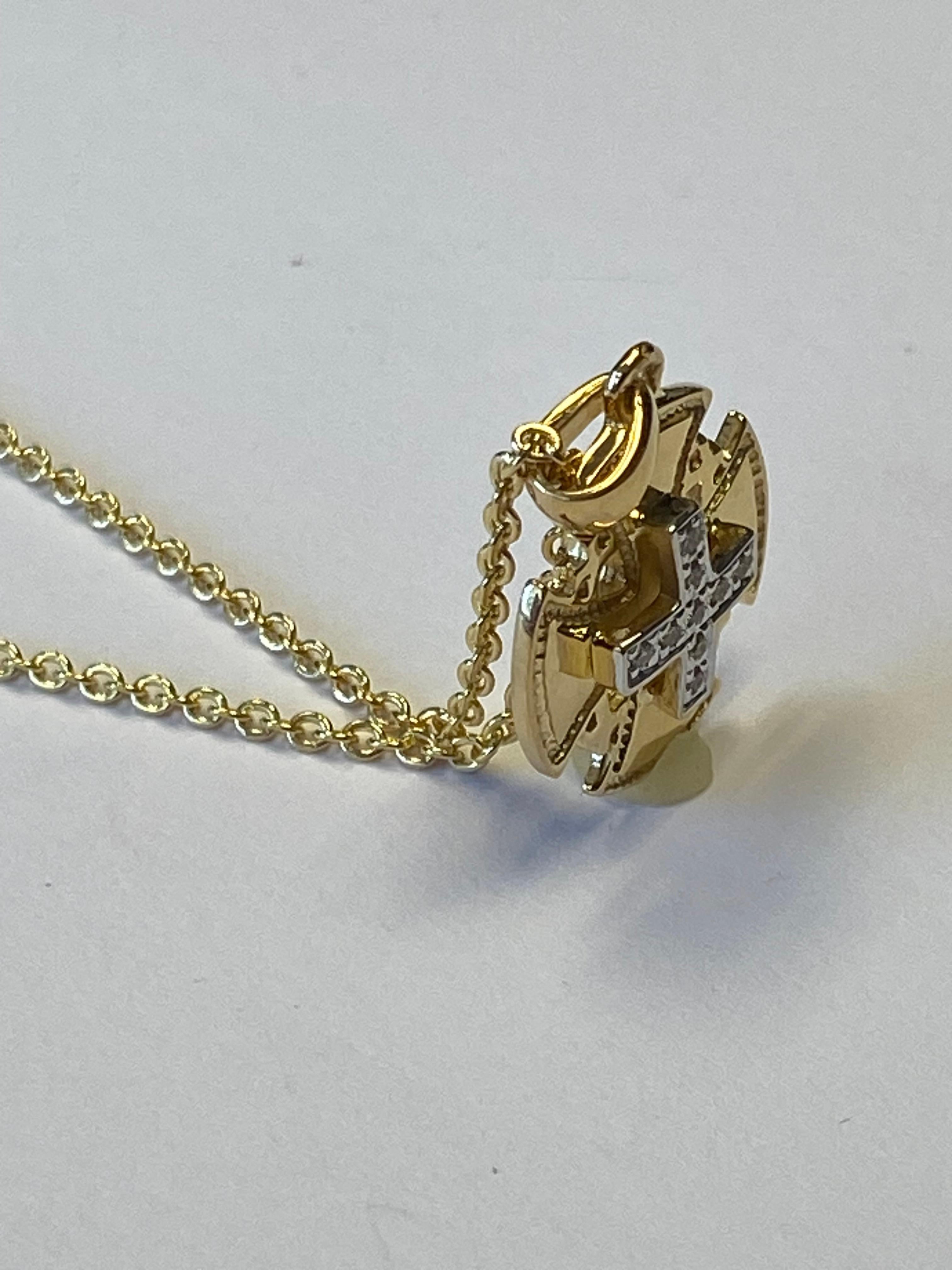  Fabriqué à la main en or 14 carats, 0,10 carat tw. Collier de croix de Jérusalem en diamants Neuf - En vente à Great Neck, NY