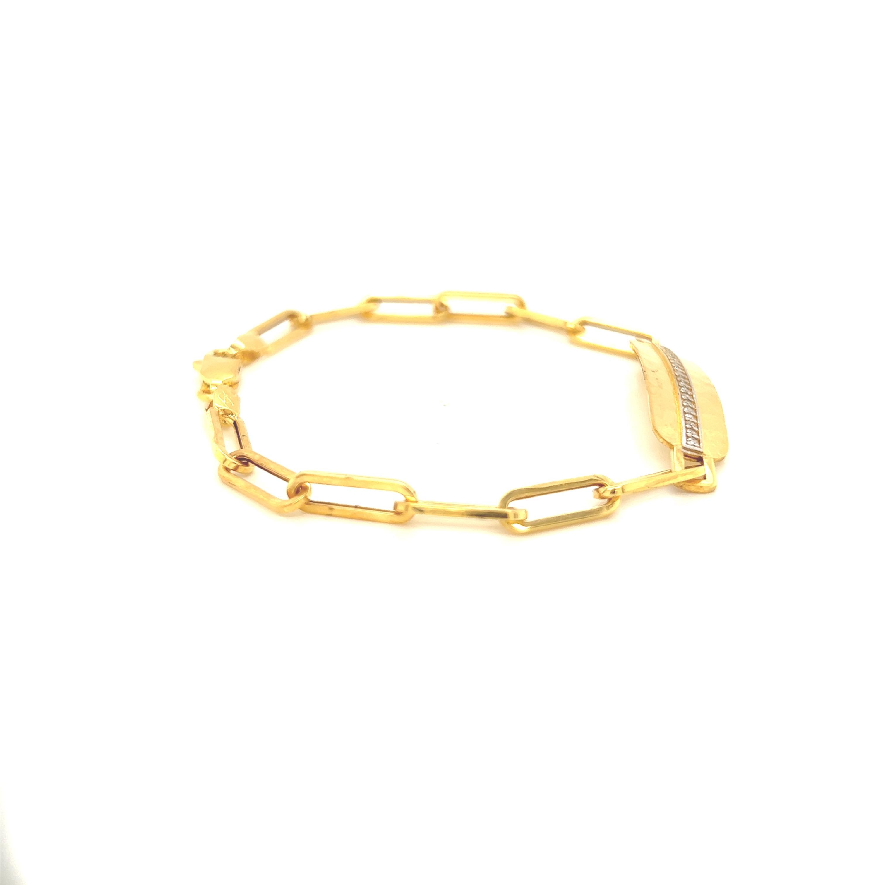 Hand-Crafted 14K Gold 0.11 ct. tw. Open Link Dog Tag Bracelet In New Condition For Sale In Great Neck, NY